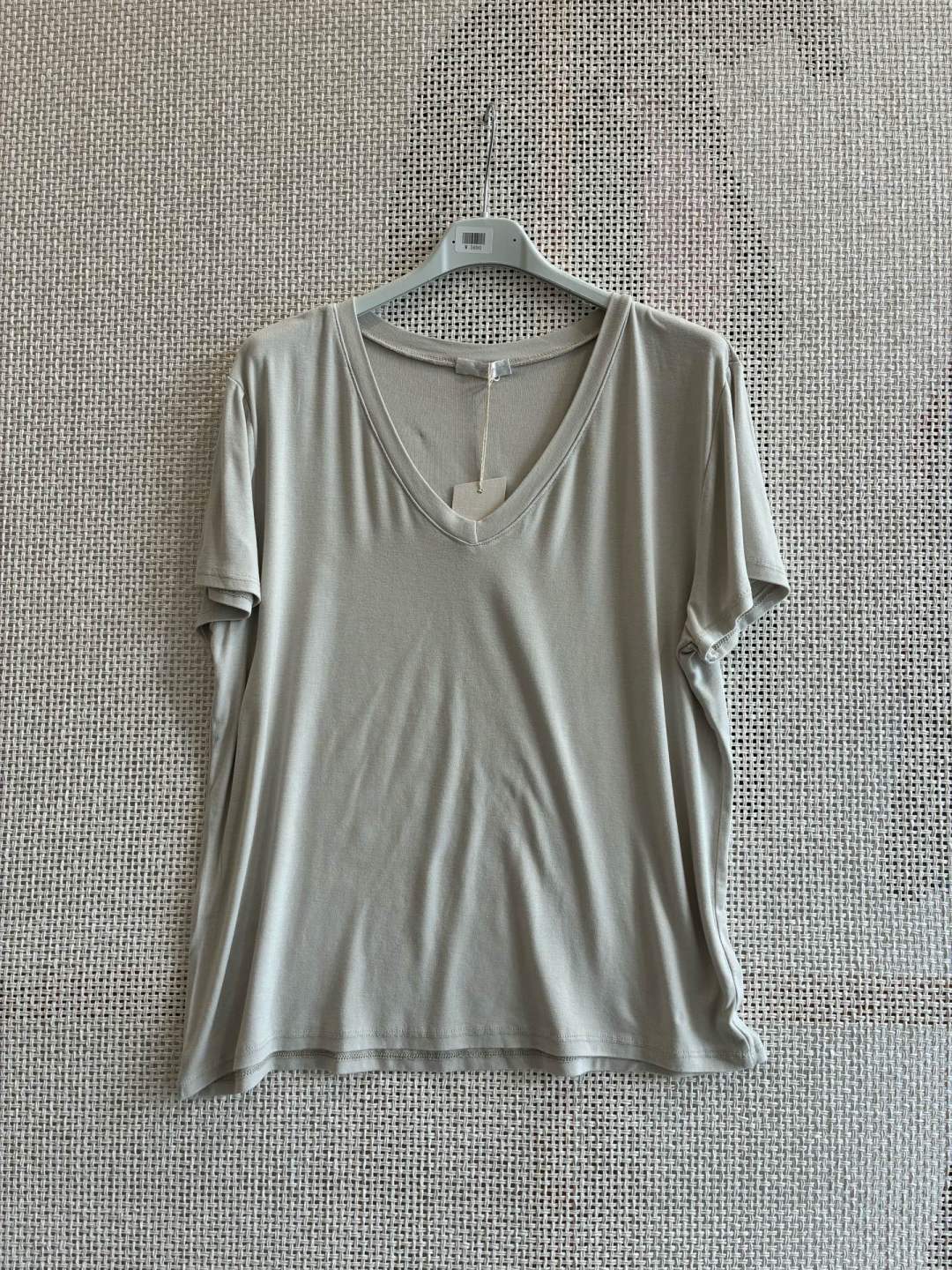 T- shirt decote em V