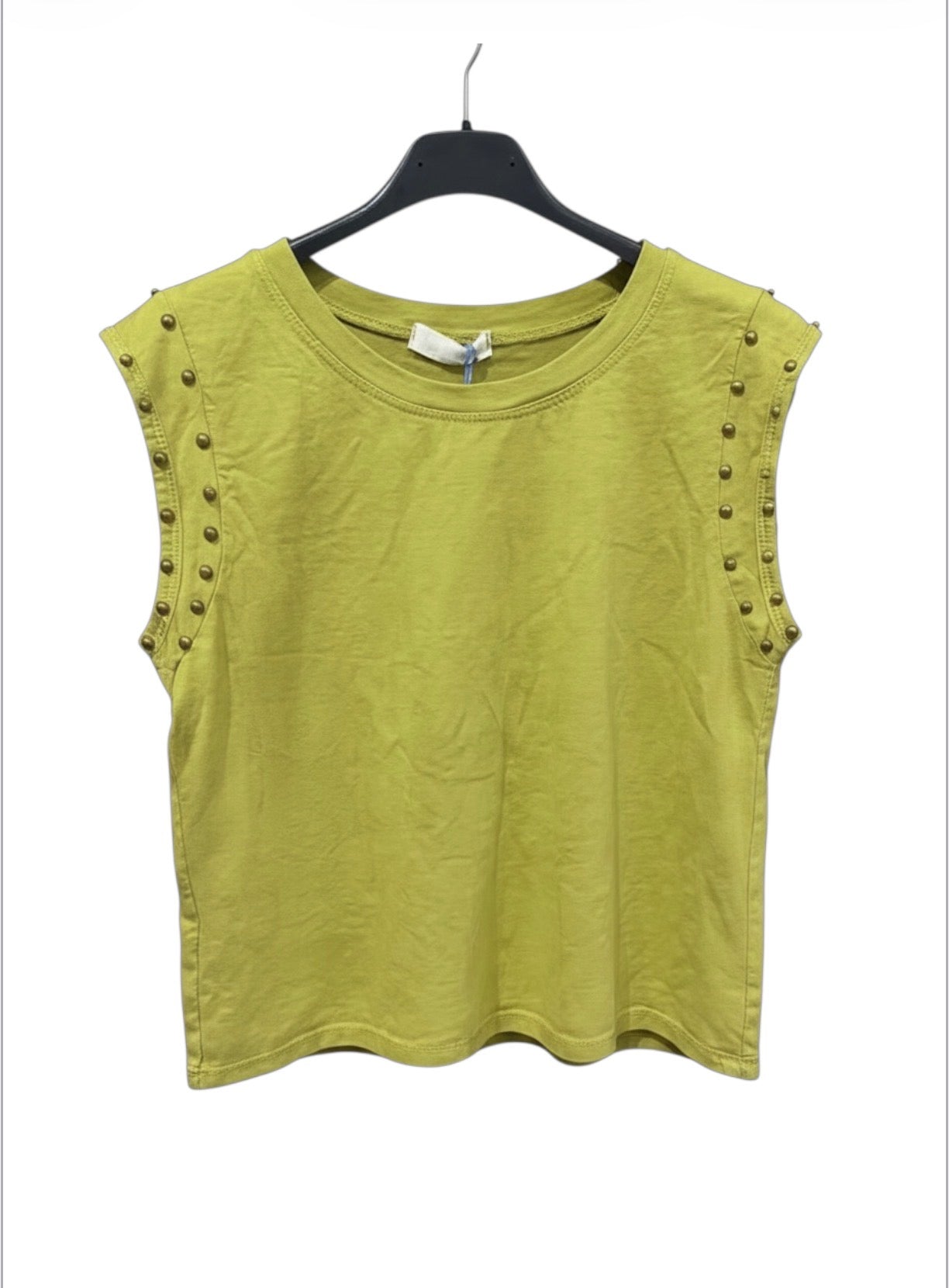 Blusa com tachas