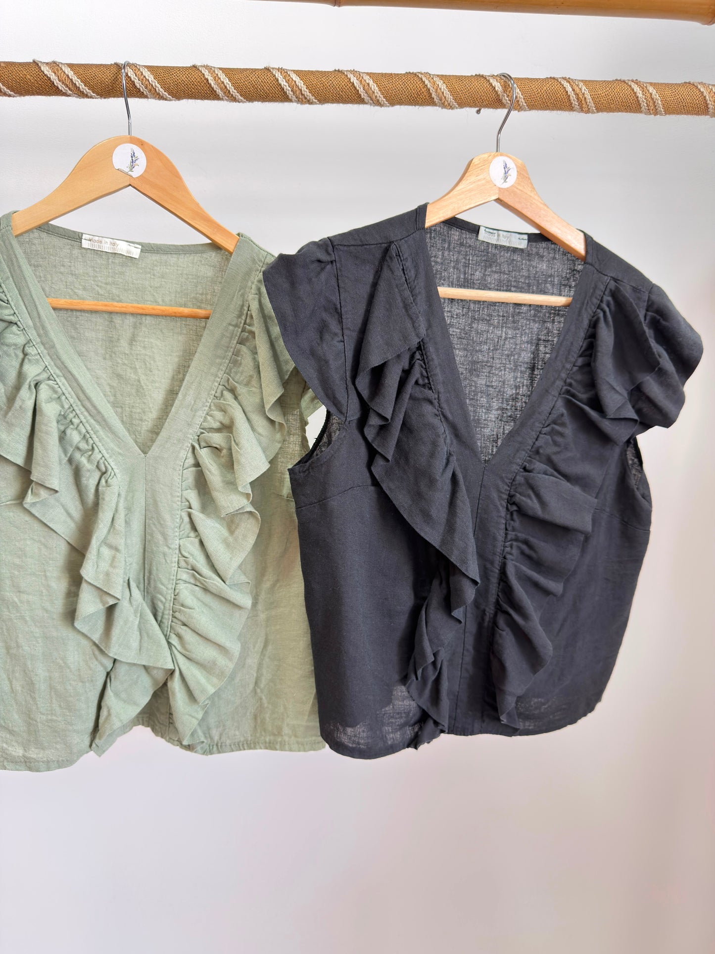 Blusa de lino con volante