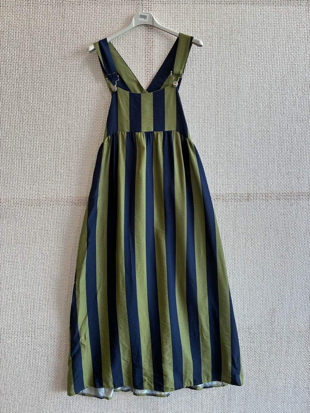 Vestido con tirantes de peto
