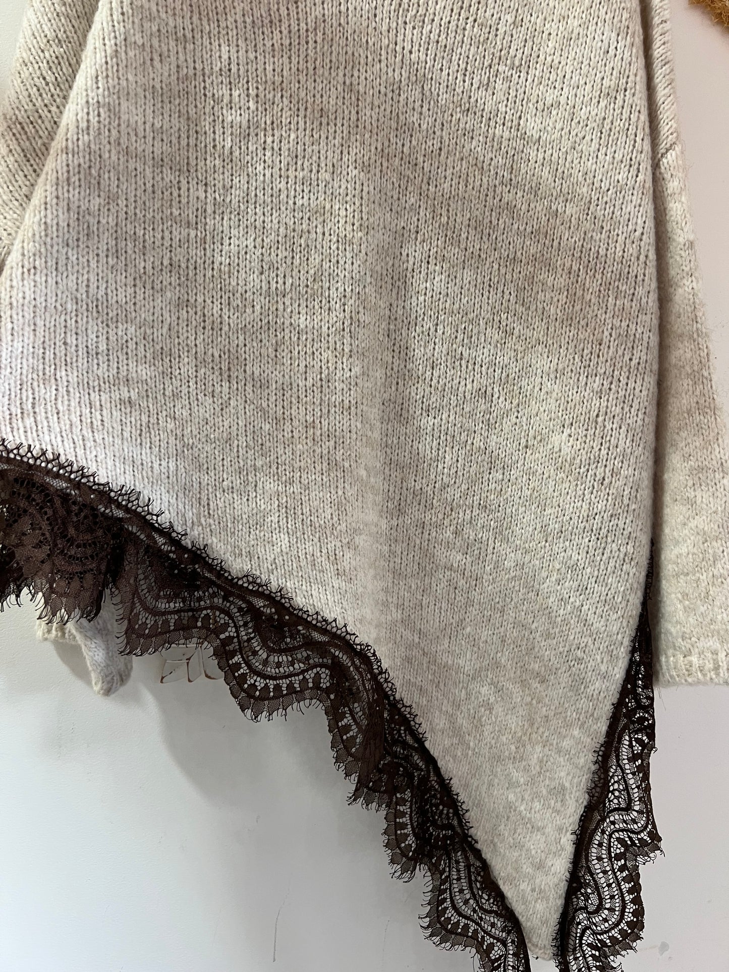 Malha assimétrica com renda