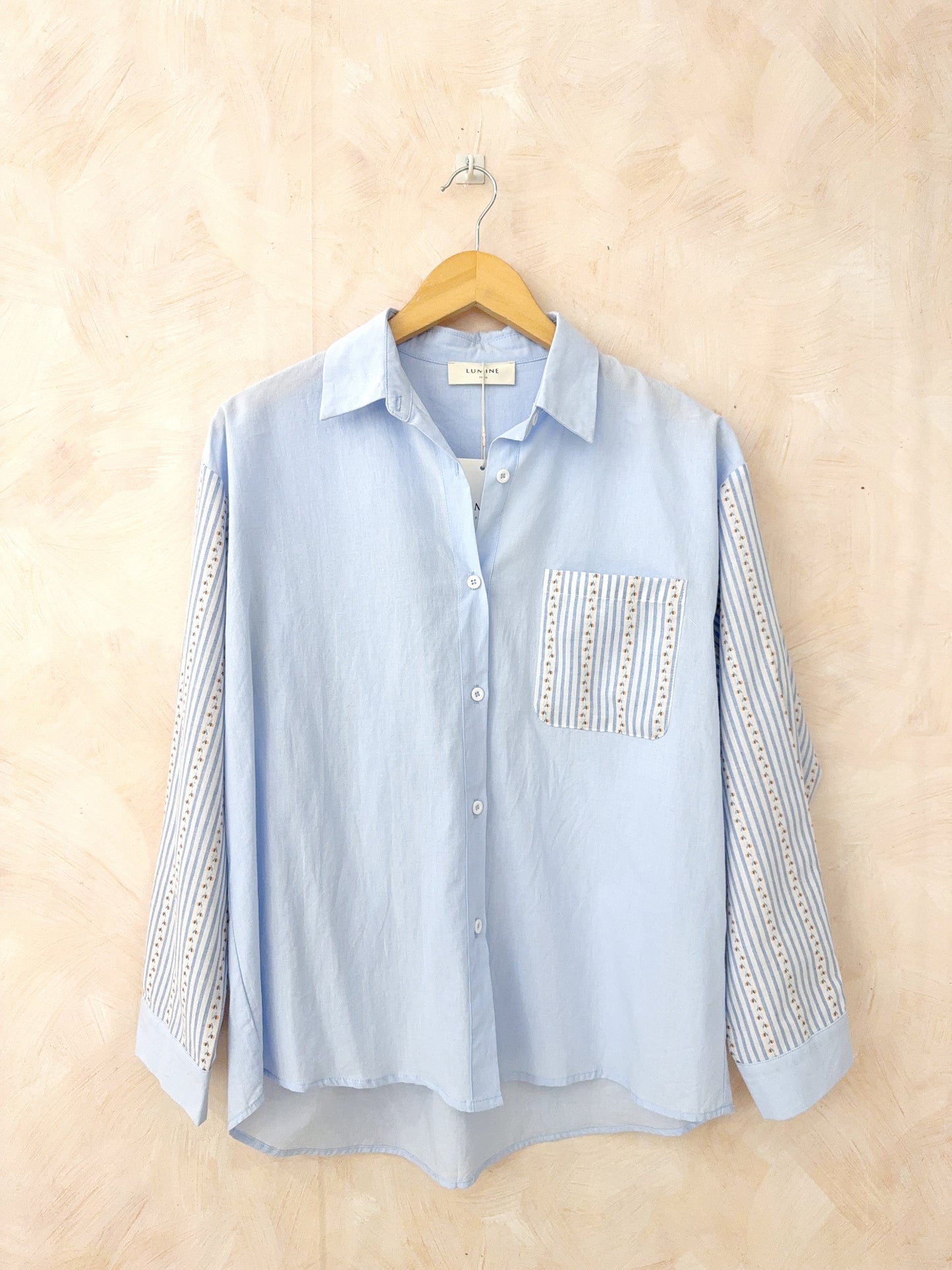 Camisa com bolso