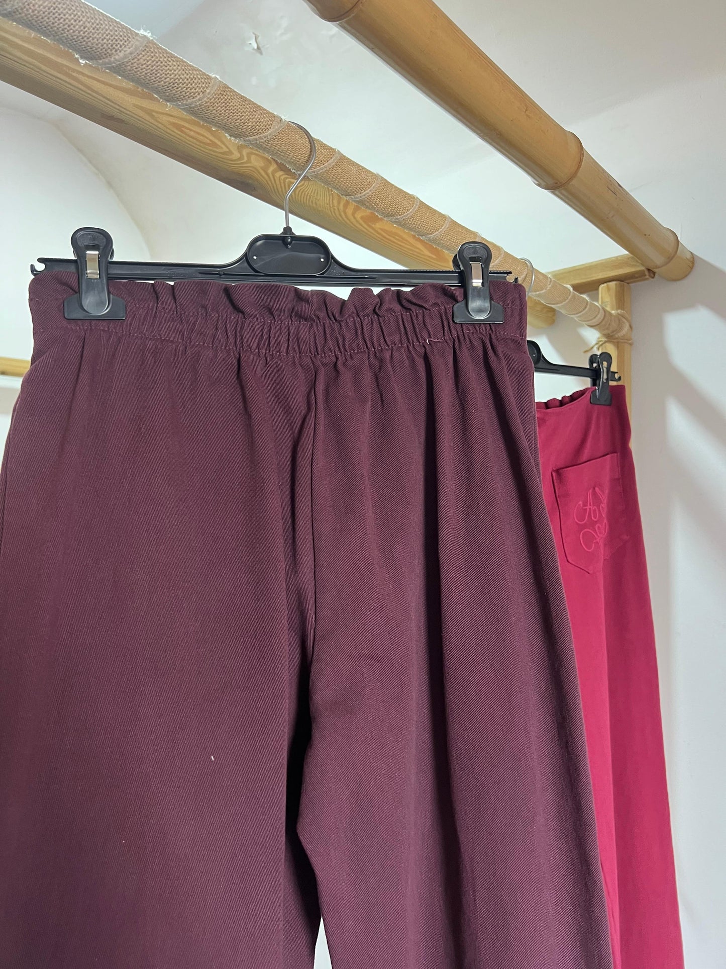 Calças bolso bordado