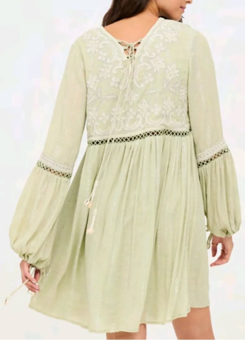 NKN vestido bordado