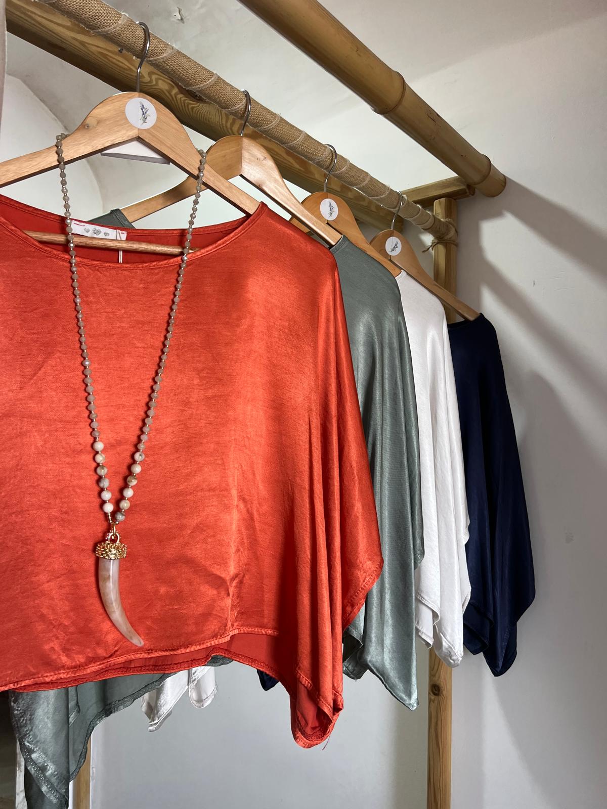 Blusa acetinada