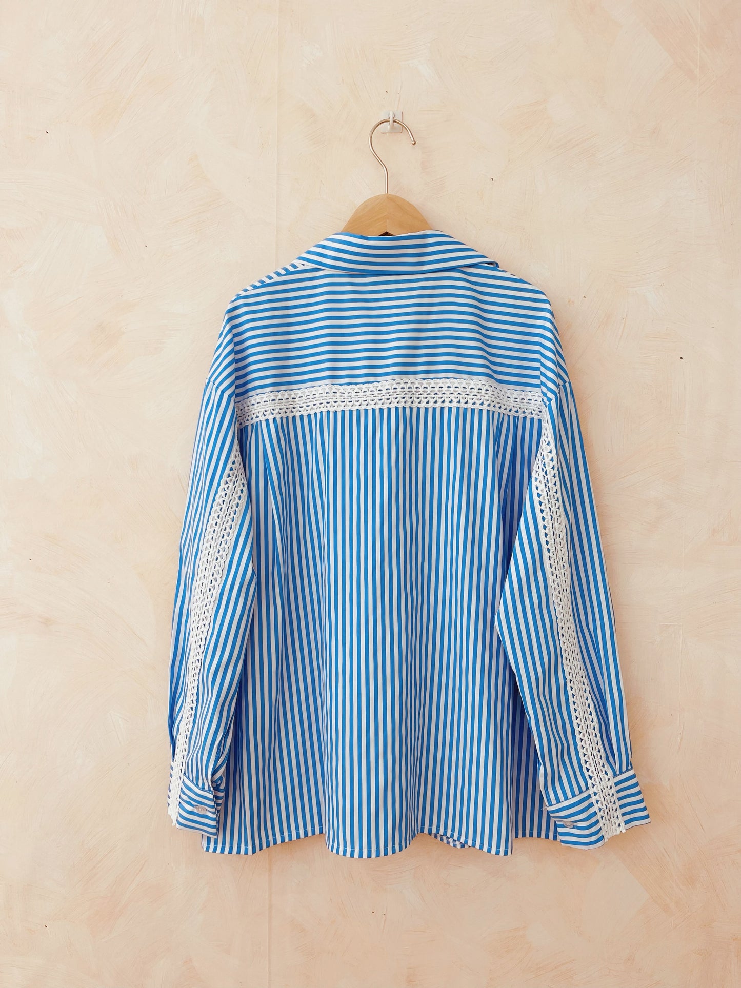 Camisa com rendas