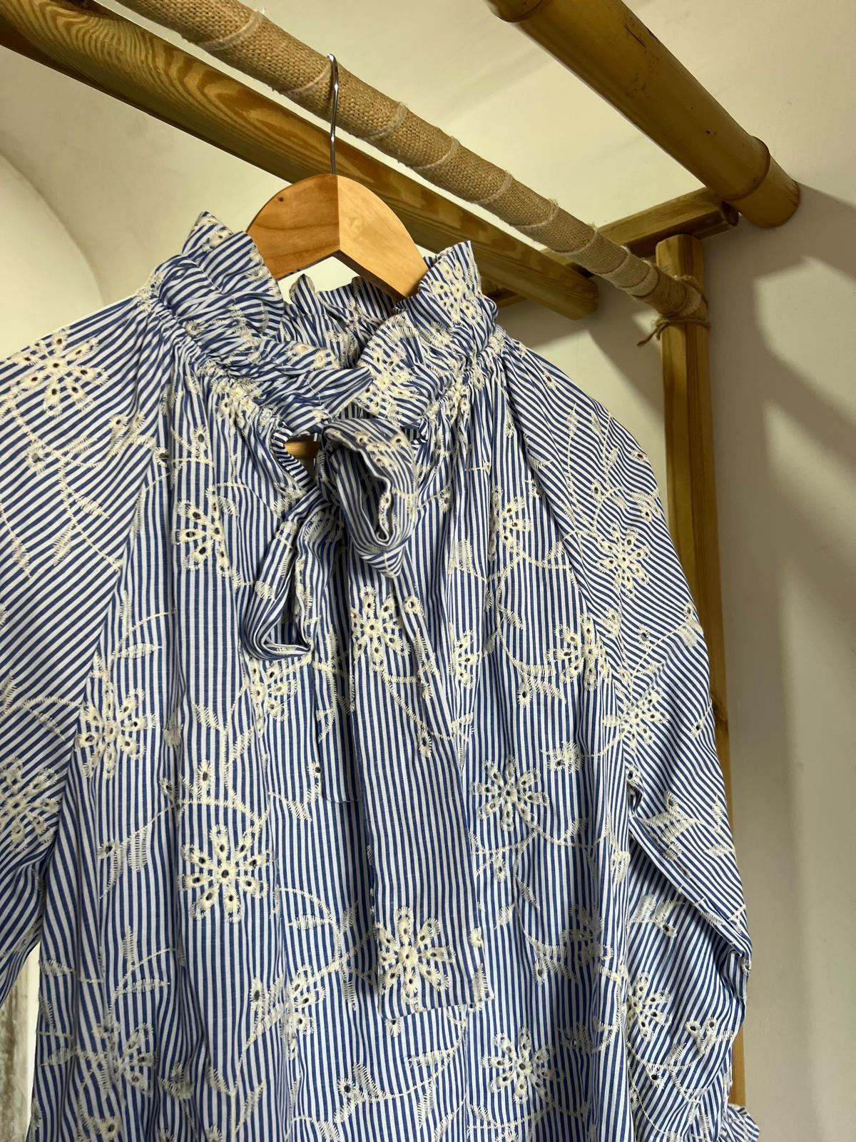 Camisa bordada