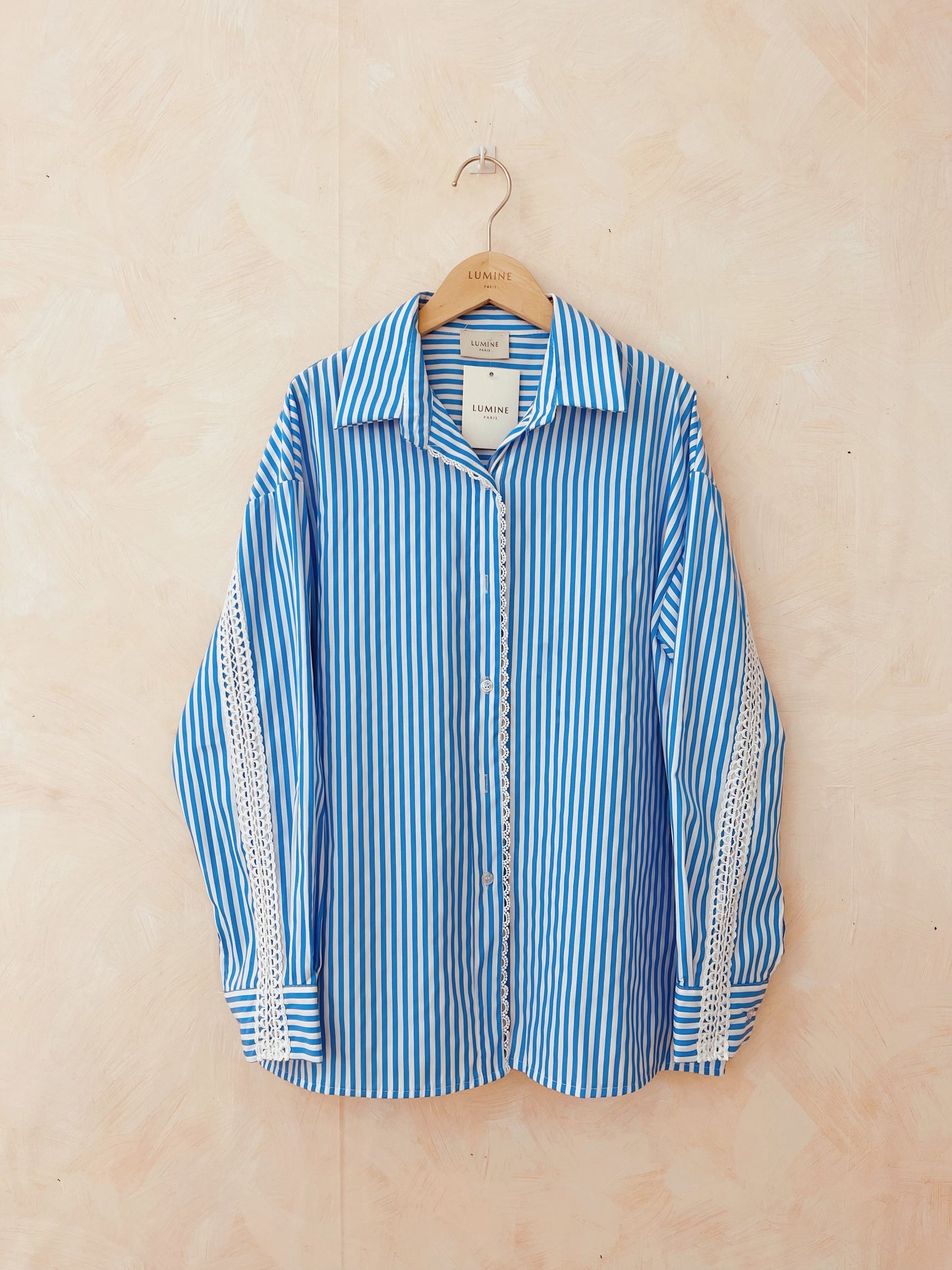 Camisa com rendas
