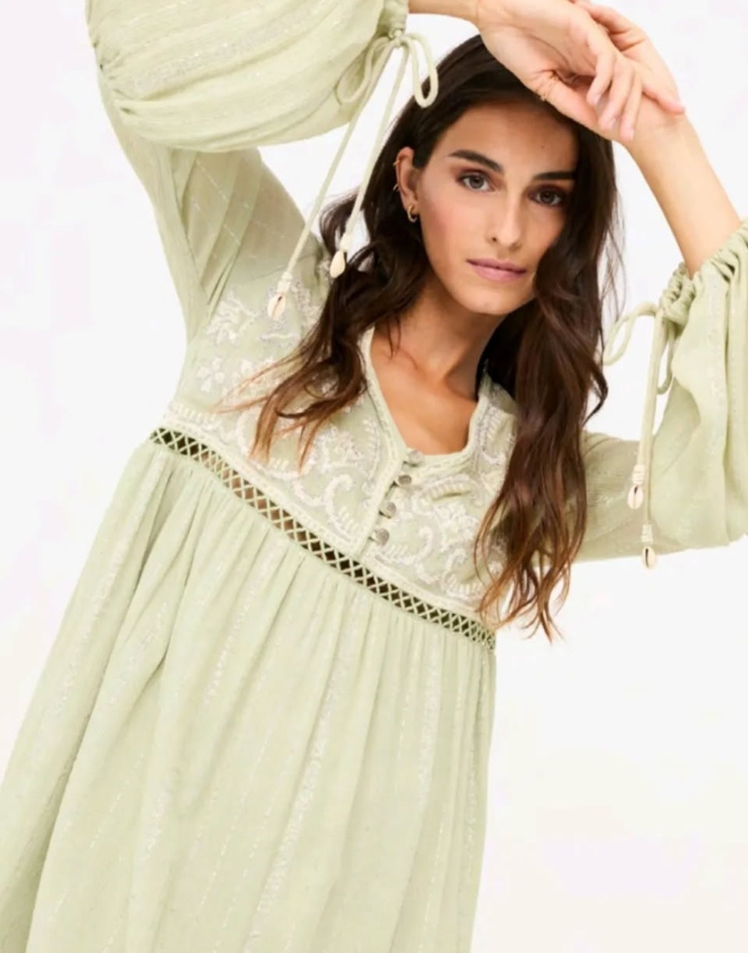 NKN vestido bordado