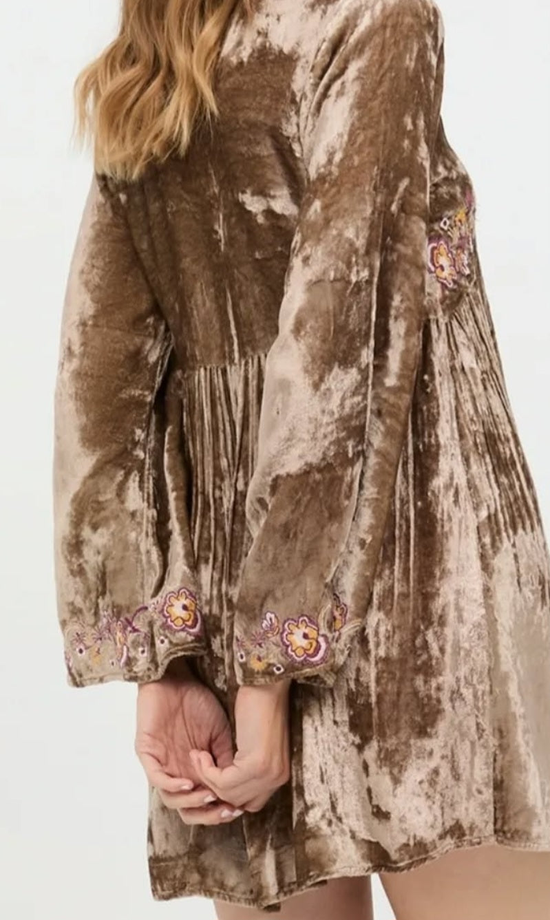 NKN vestido bordado