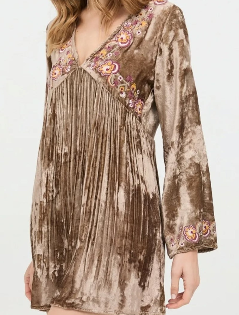 NKN vestido bordado