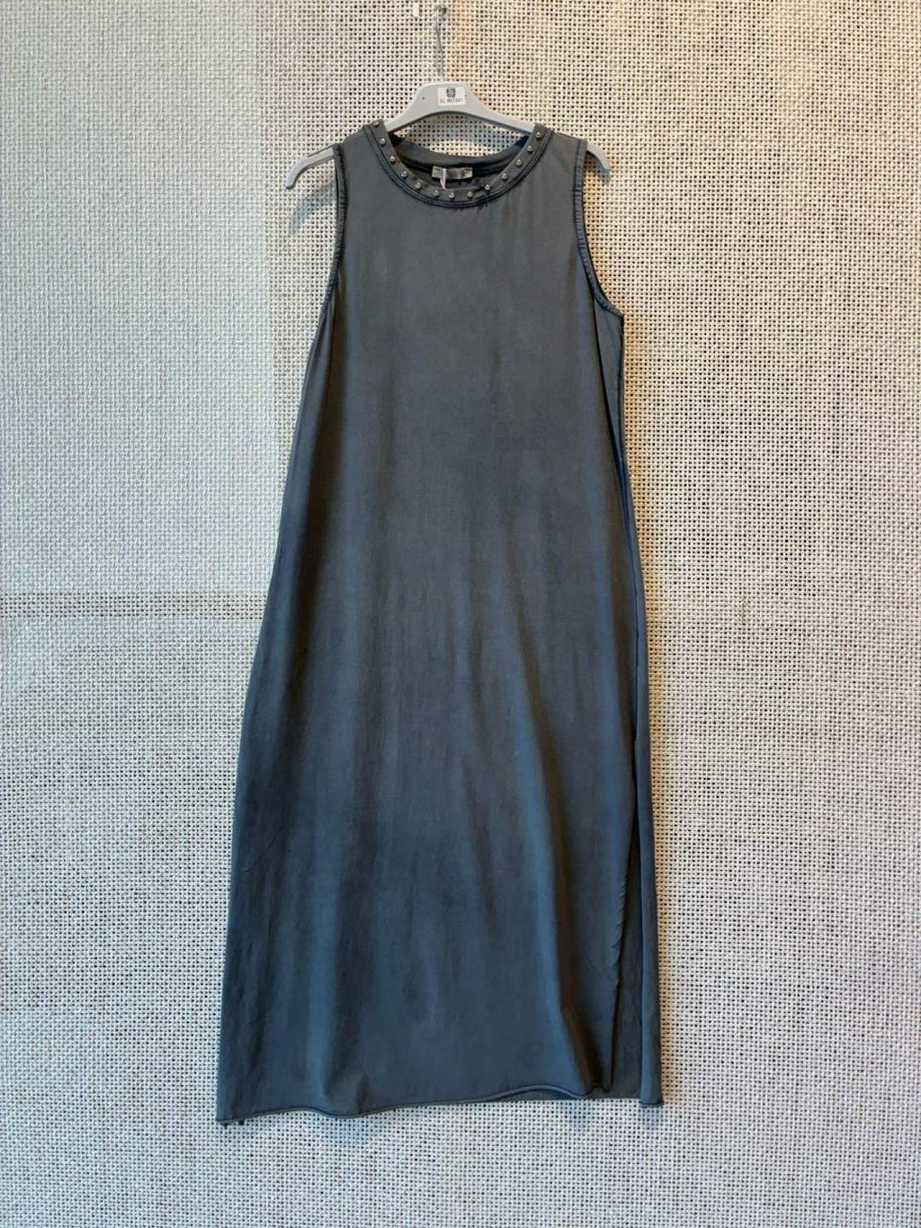 Vestido com tachas