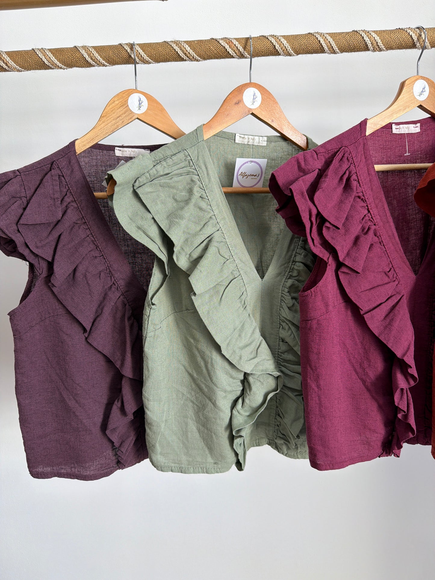 Blusa de lino con volante