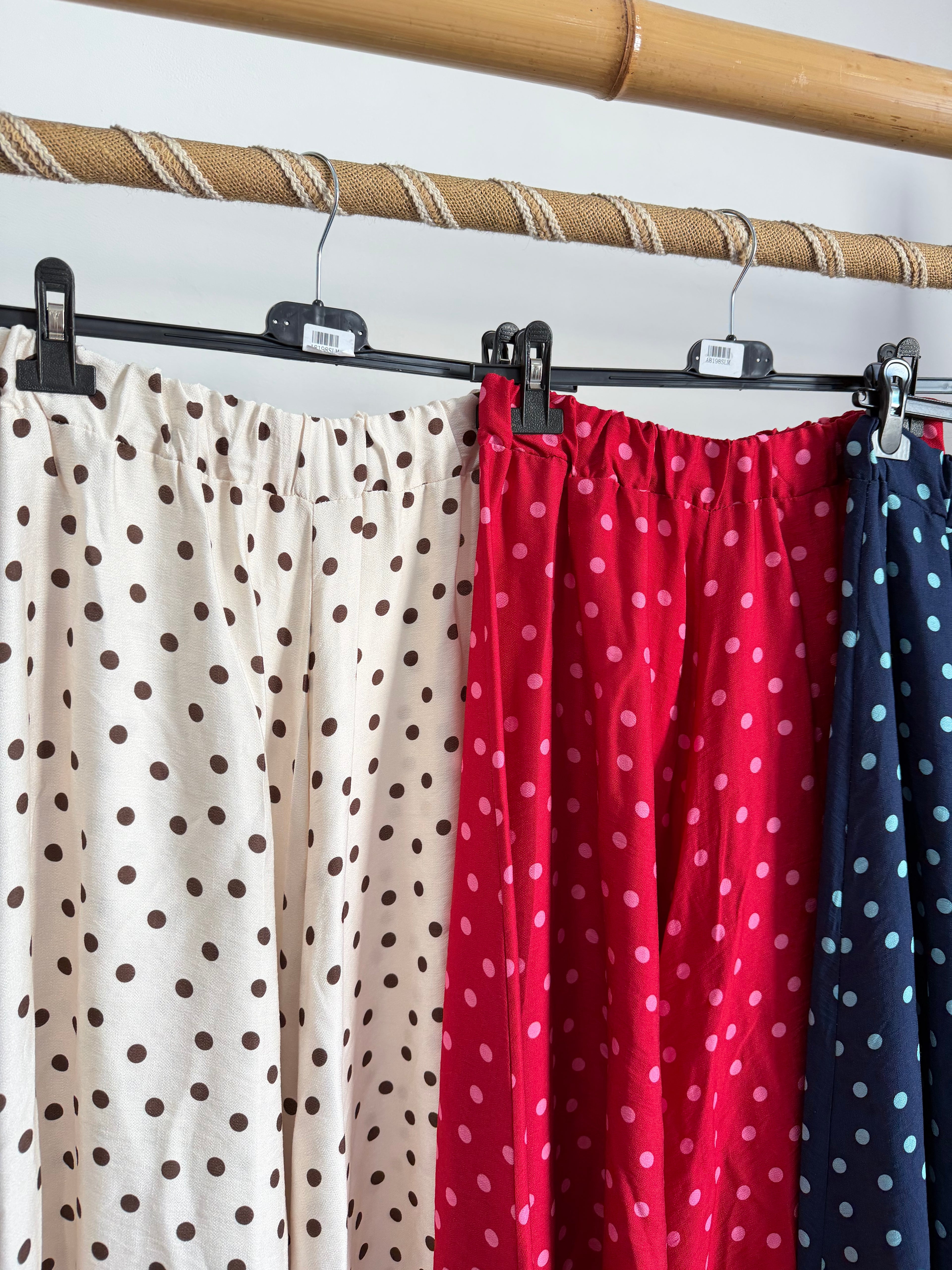 Saia calça com bolinhas