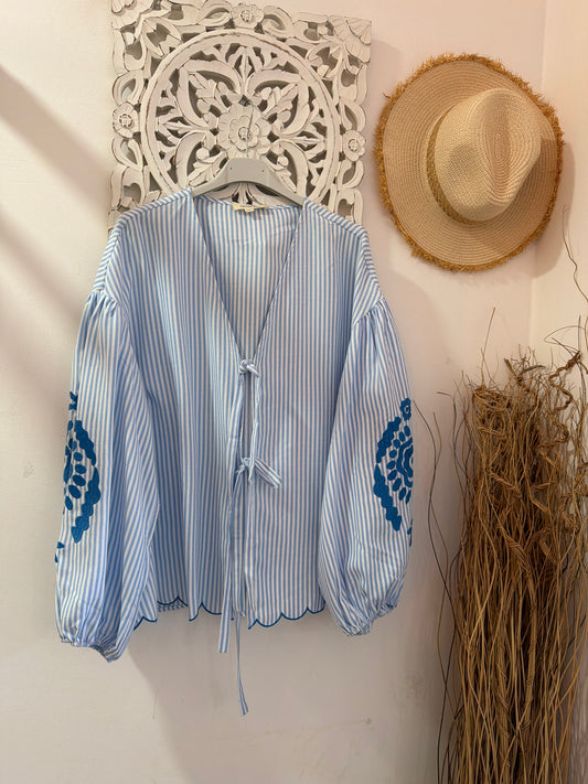 Camisa com laço