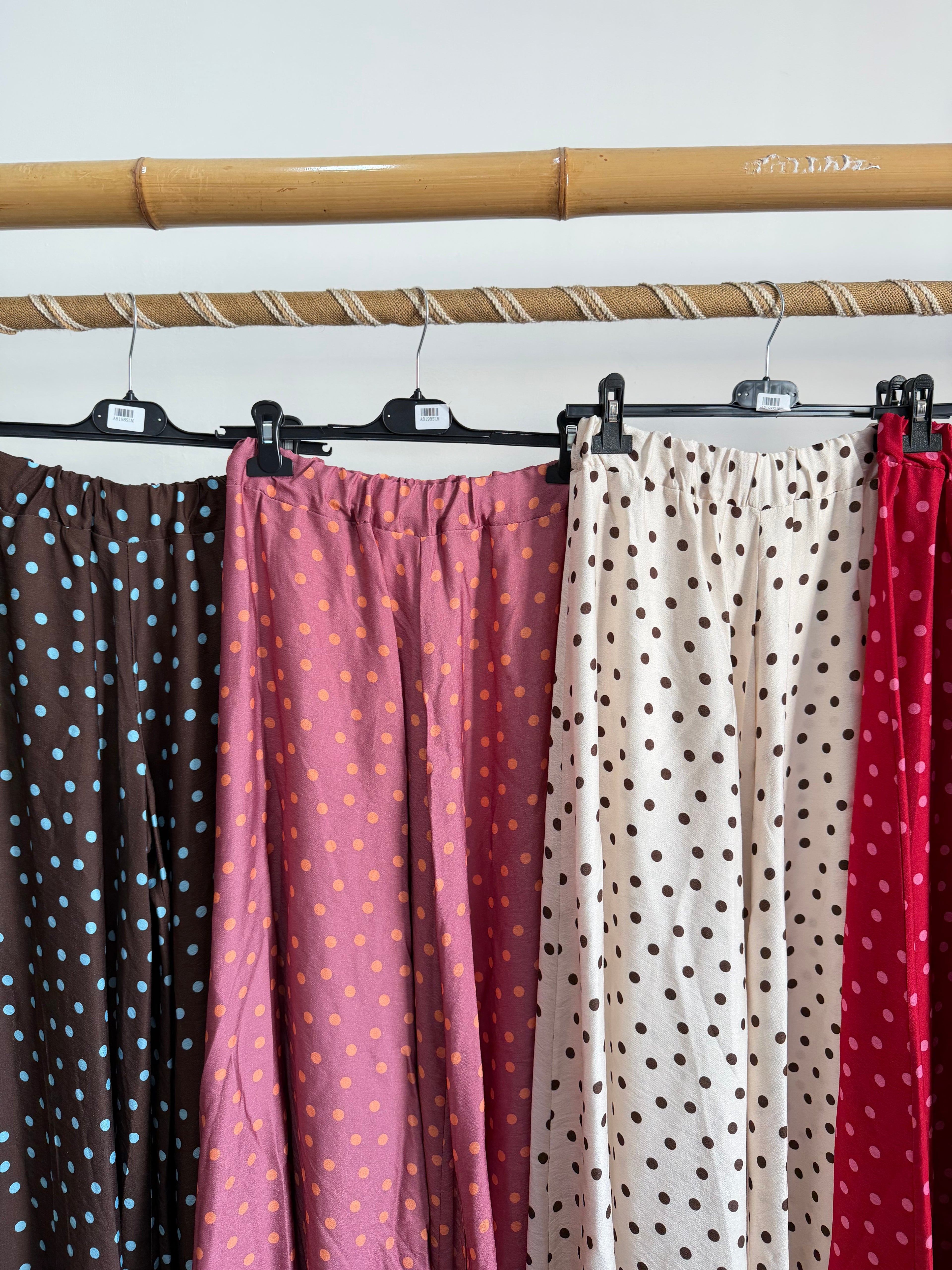 Saia calça com bolinhas