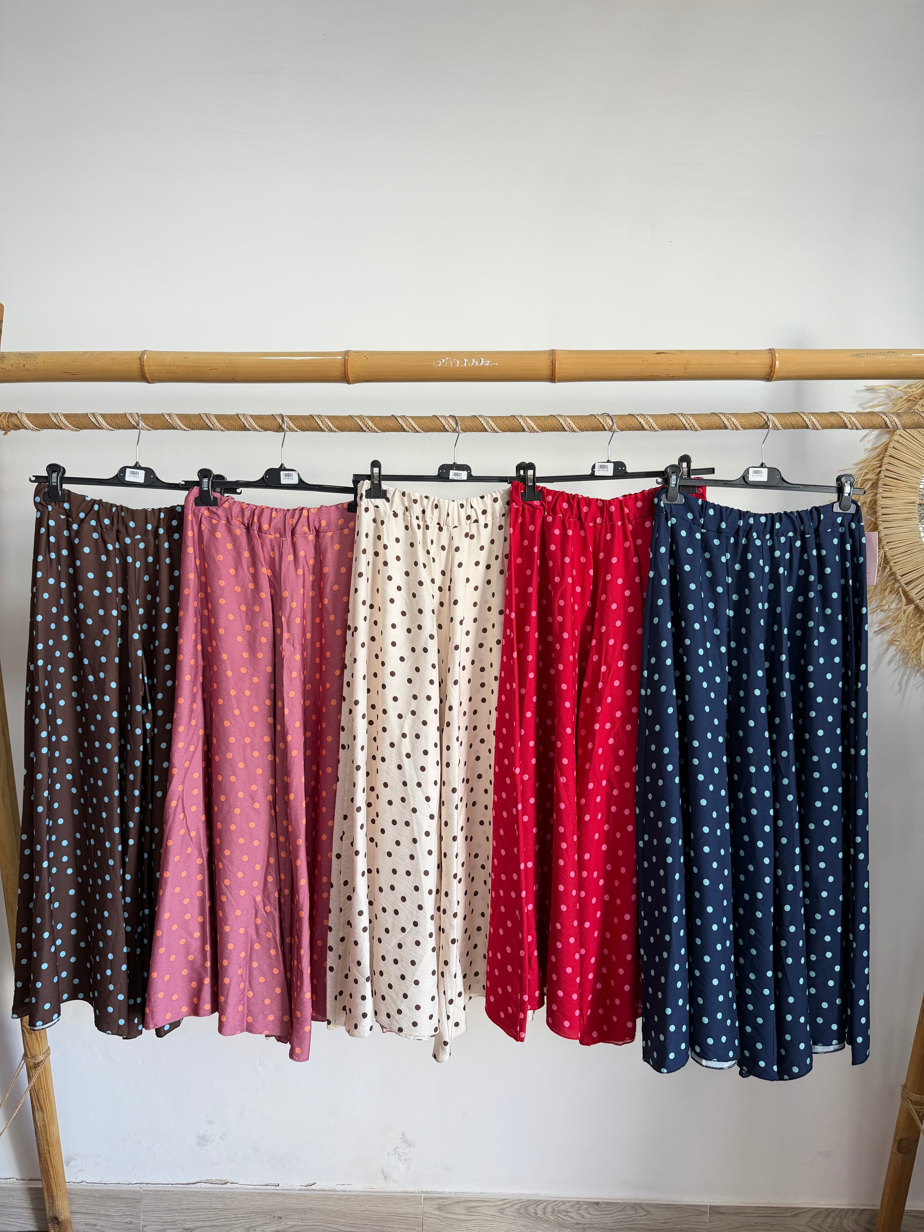 Saia calça com bolinhas