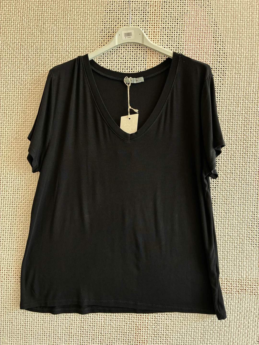 T- shirt decote em V