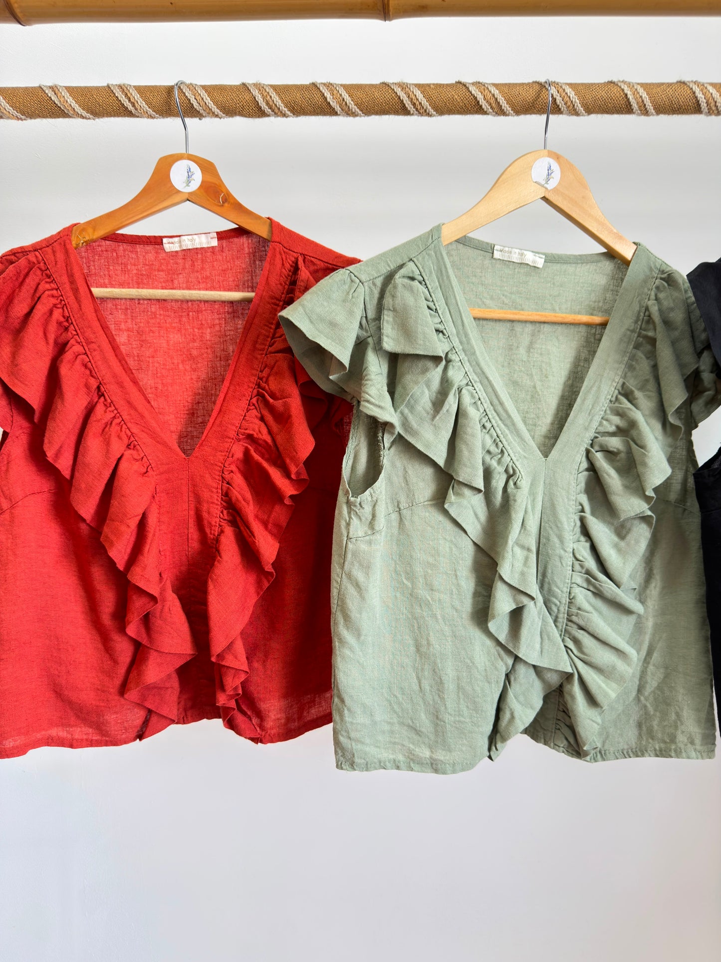 Blusa de lino con volante