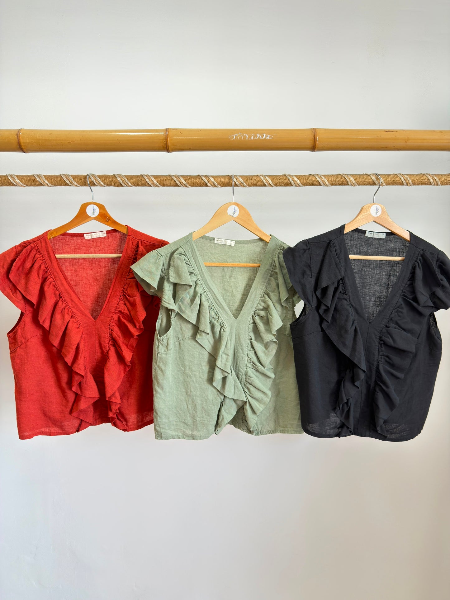 Blusa de lino con volante