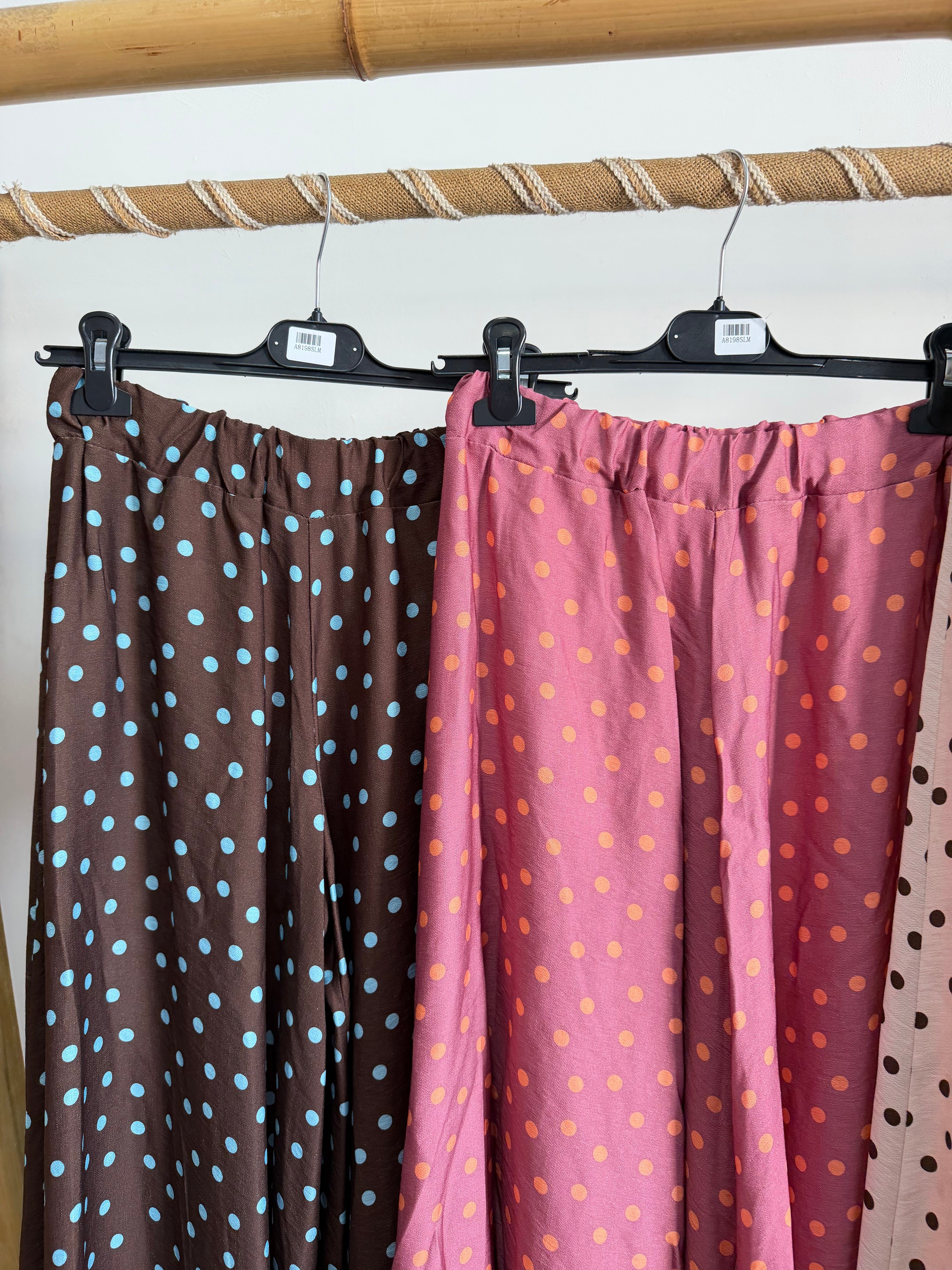 Saia calça com bolinhas