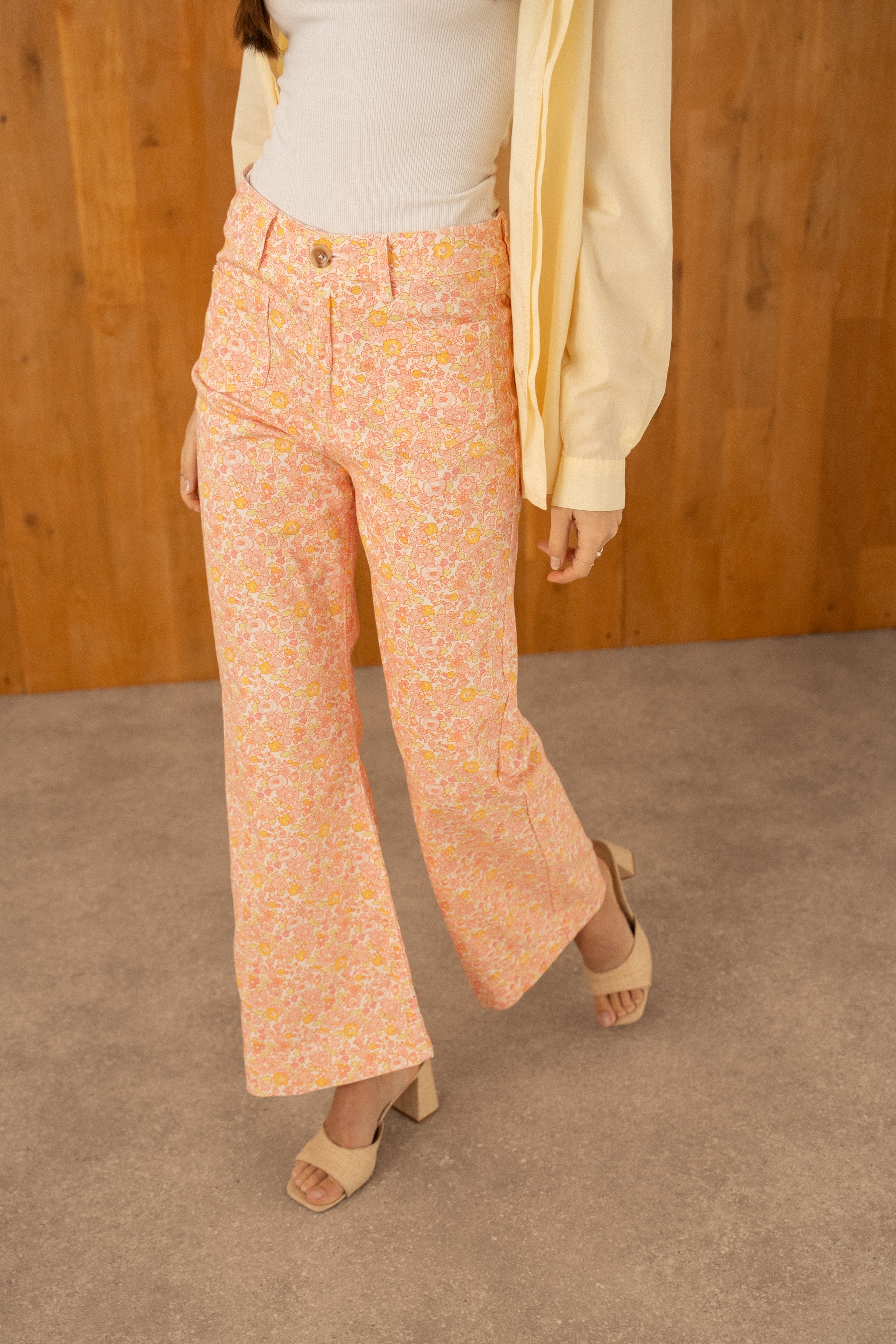 Calças padrão flor