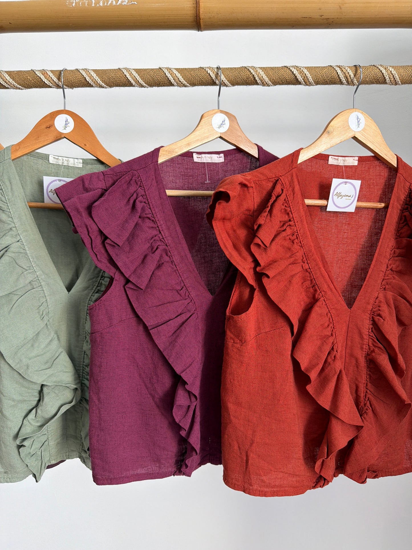Blusa de lino con volante