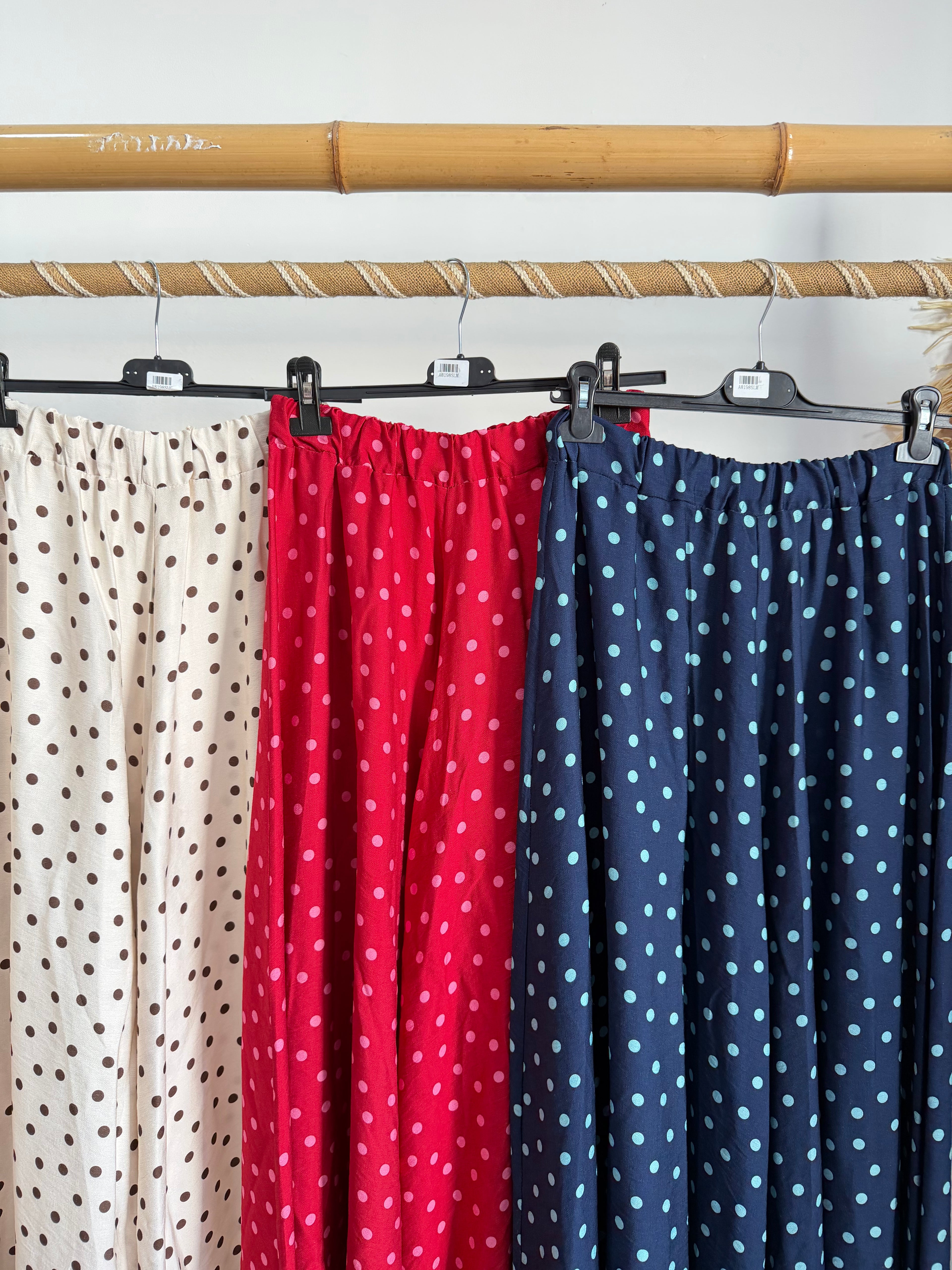 Saia calça com bolinhas