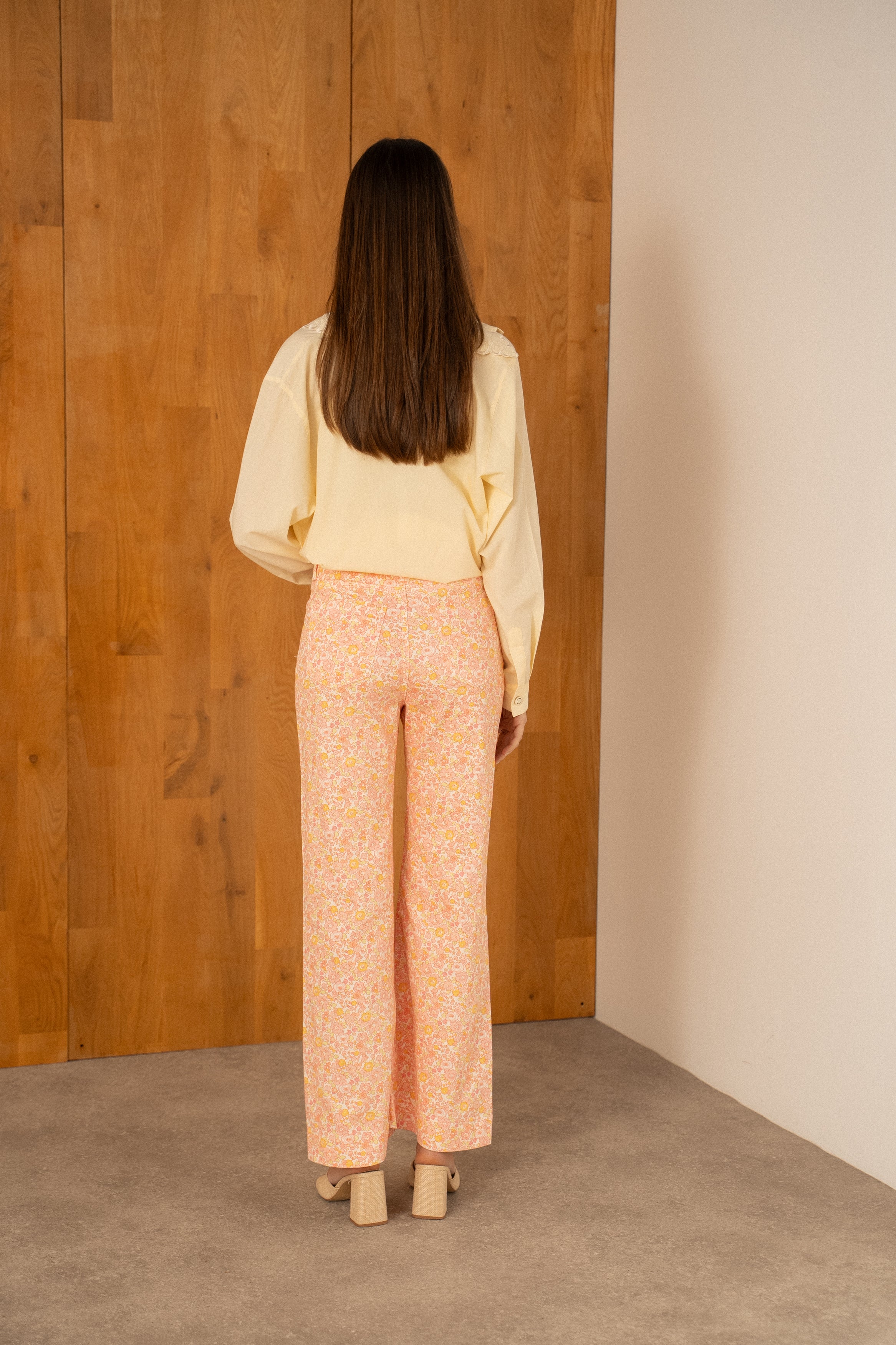 Calças padrão flor