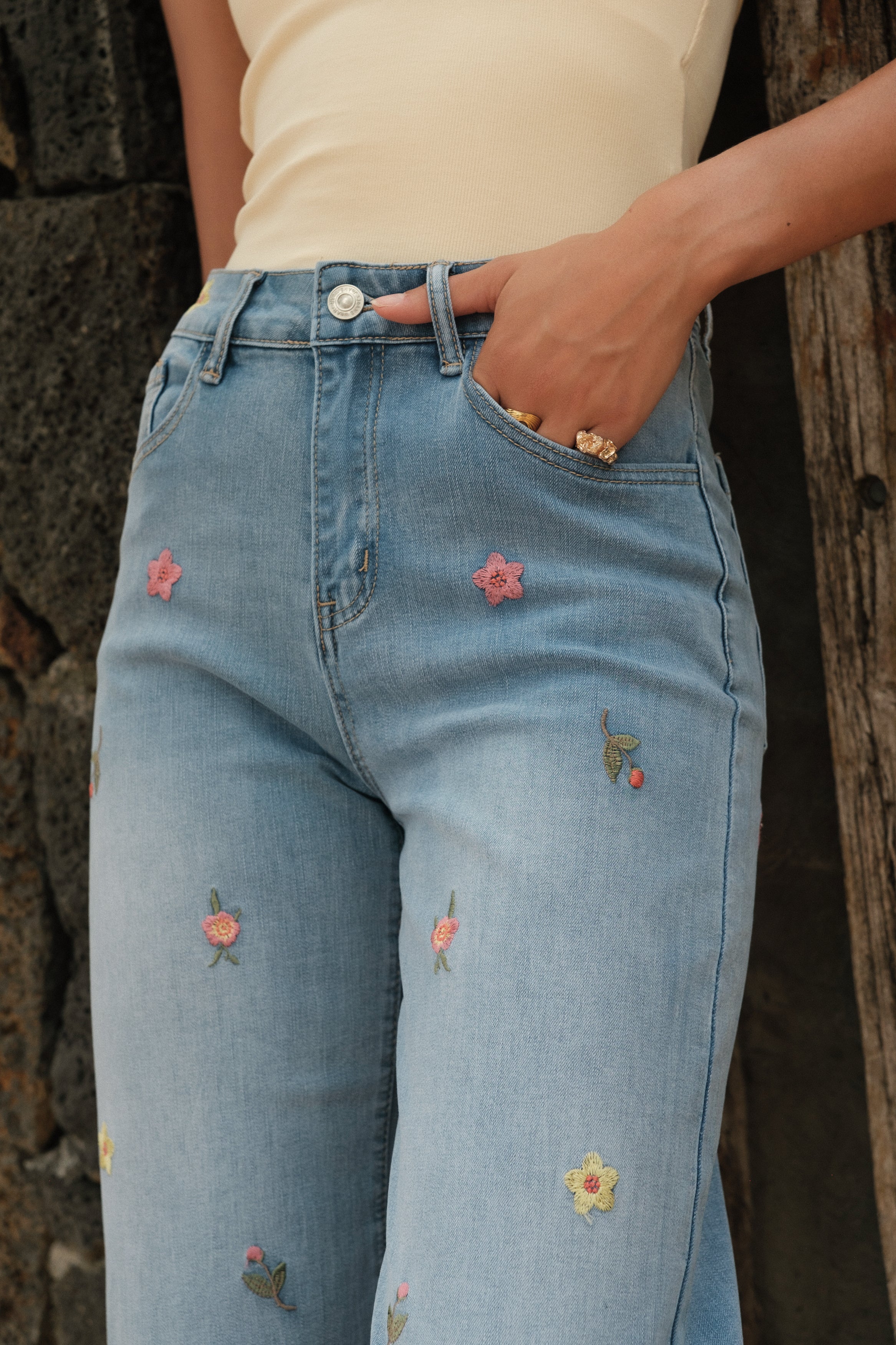 Calças bordado