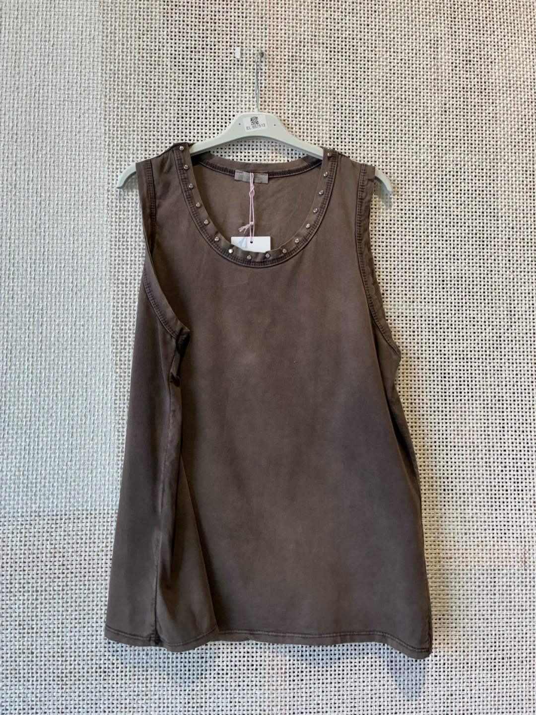 Blusa com tachas