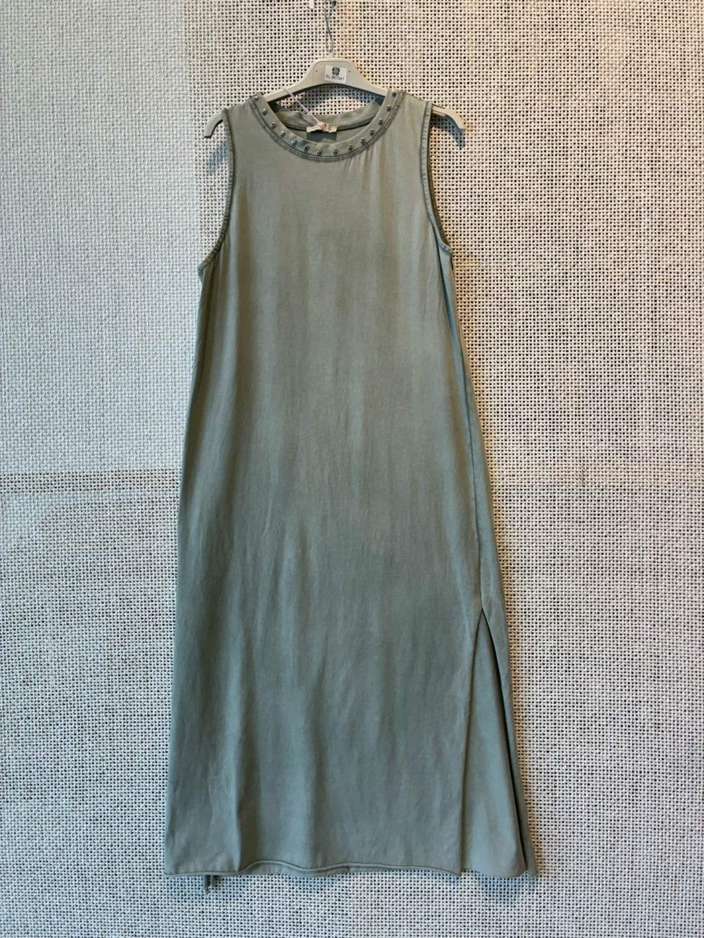 Vestido com tachas