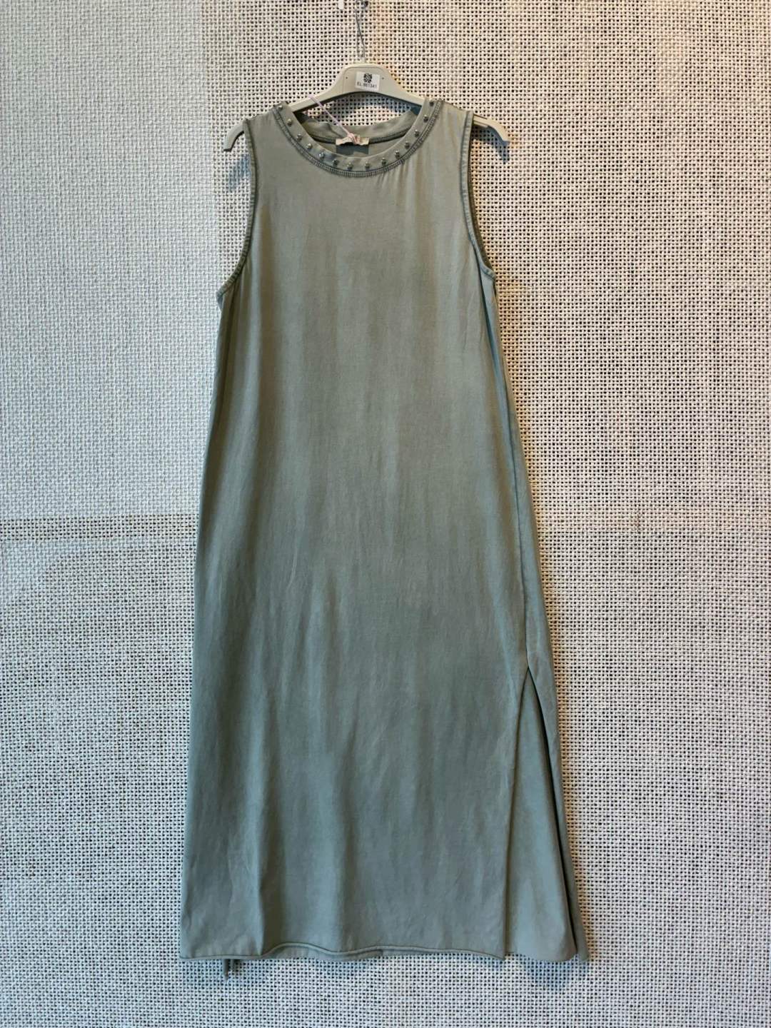 Vestido com tachas