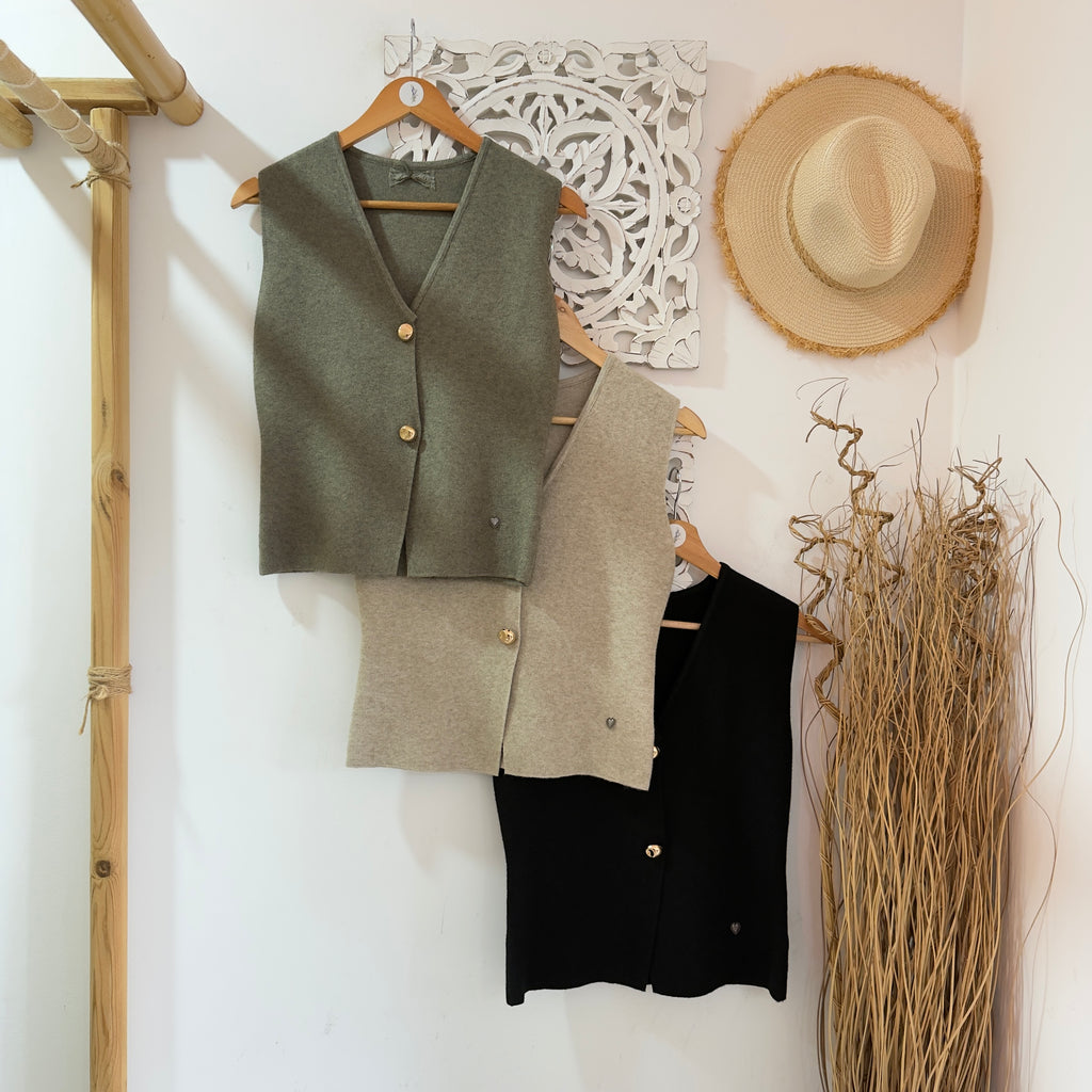 Colete botões dourados