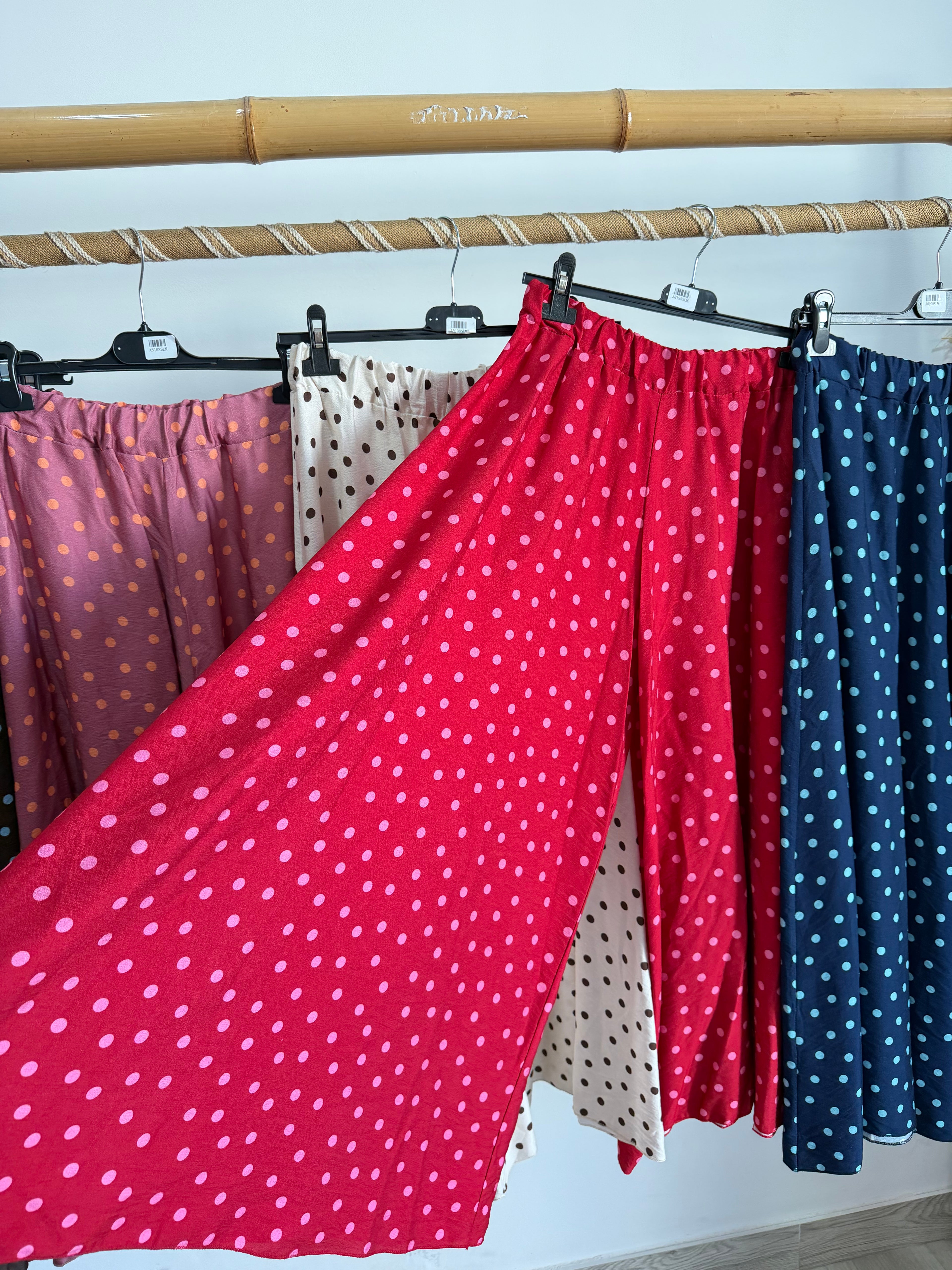 Saia calça com bolinhas