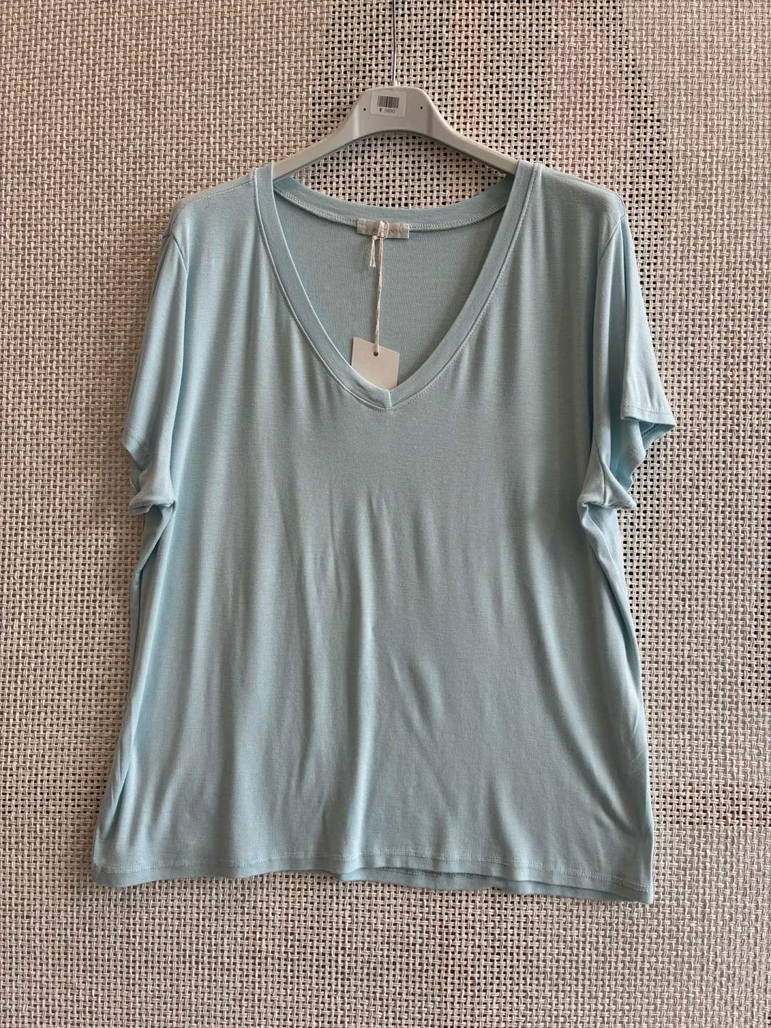 T- shirt decote em V