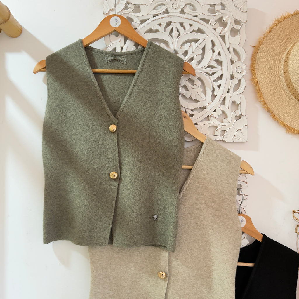 Colete botões dourados