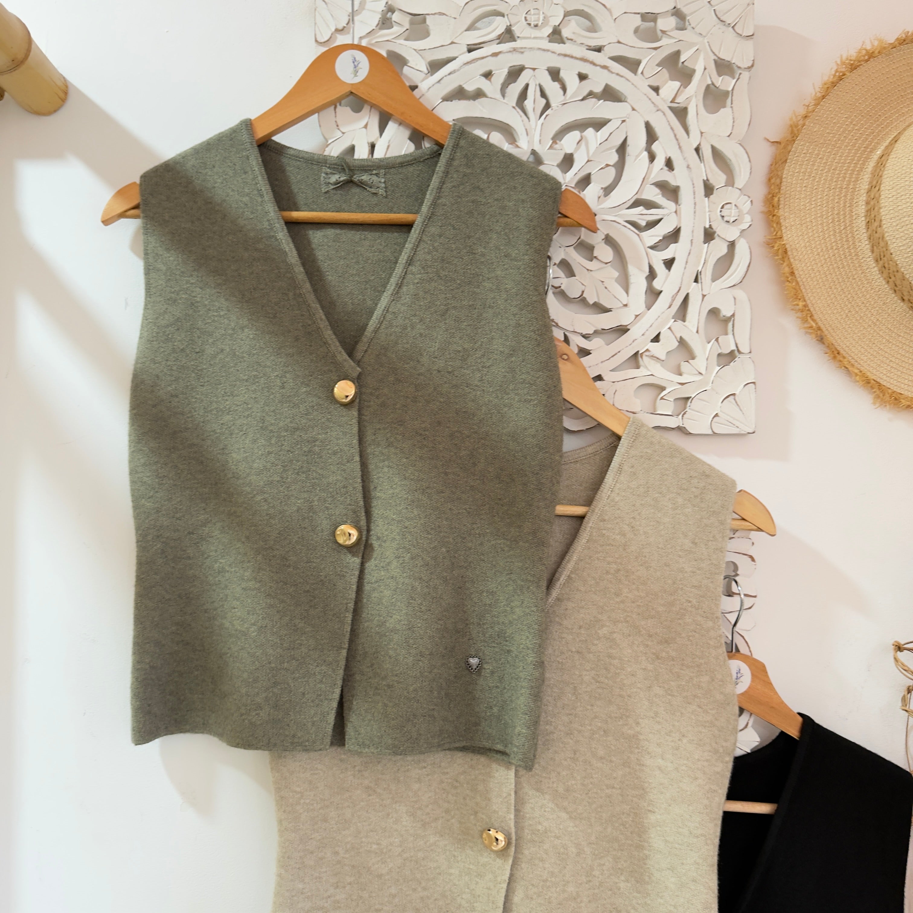 Colete botões dourados