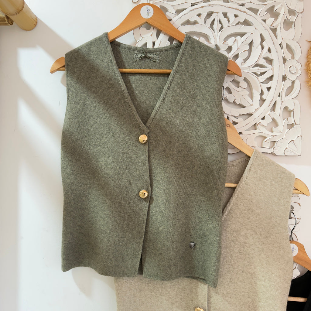 Colete botões dourados