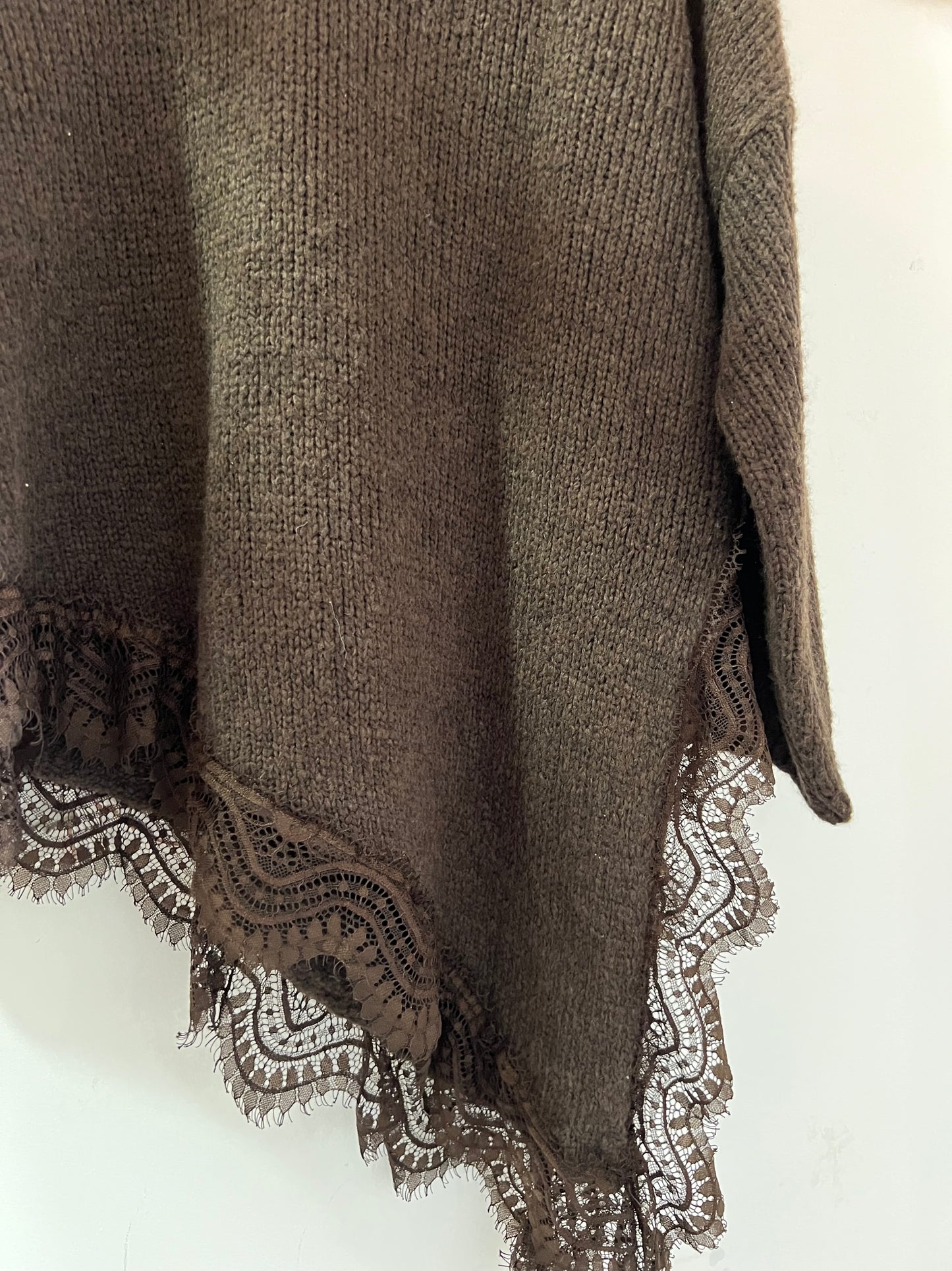 Malha assimétrica com renda