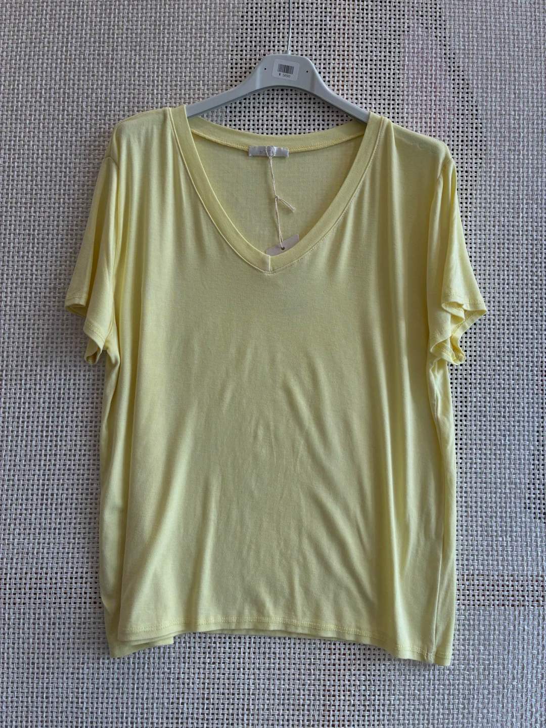 T- shirt decote em V