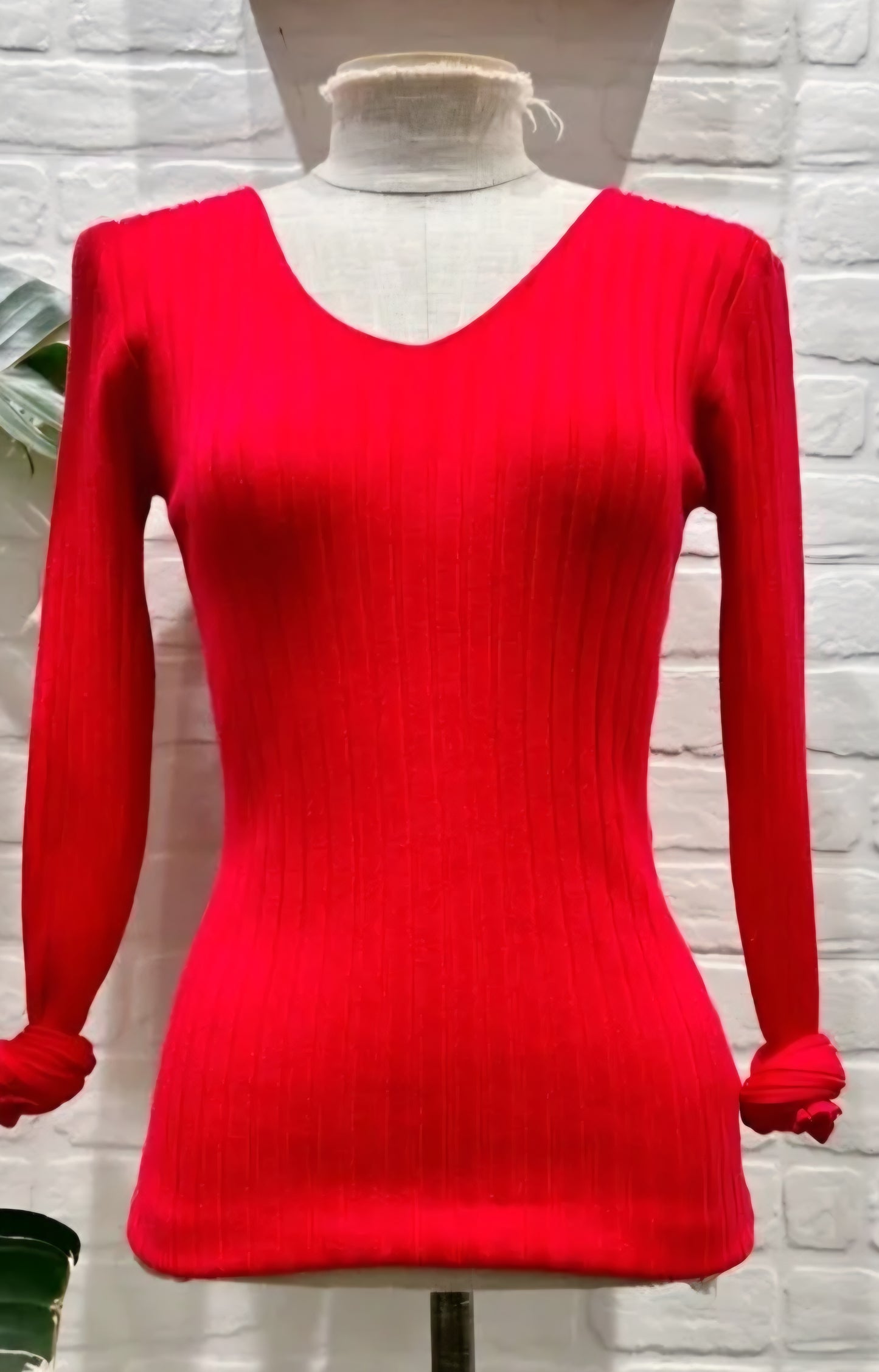 Malhinha canelada decote em V