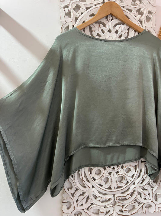 Blusa acetinada