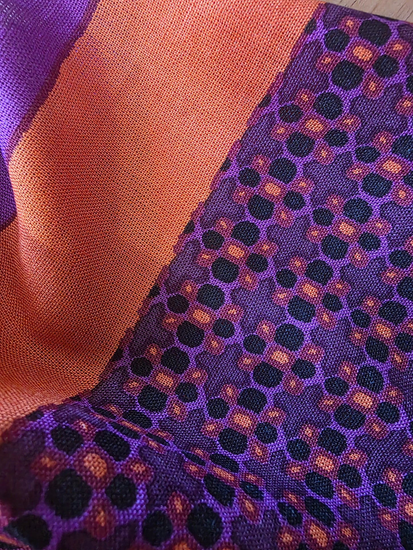 Lenço estampado geométrico favo