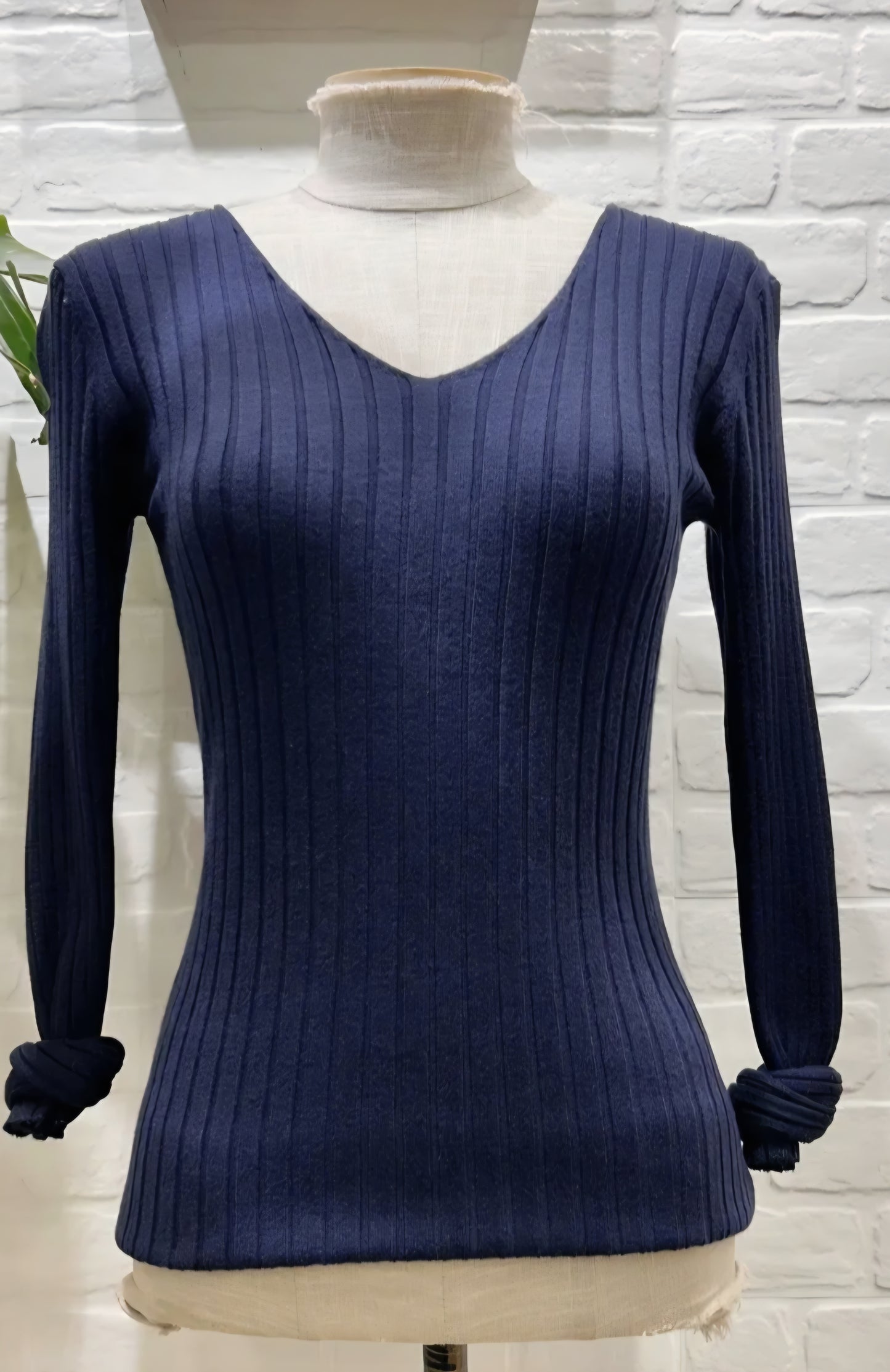 Malhinha canelada decote em V