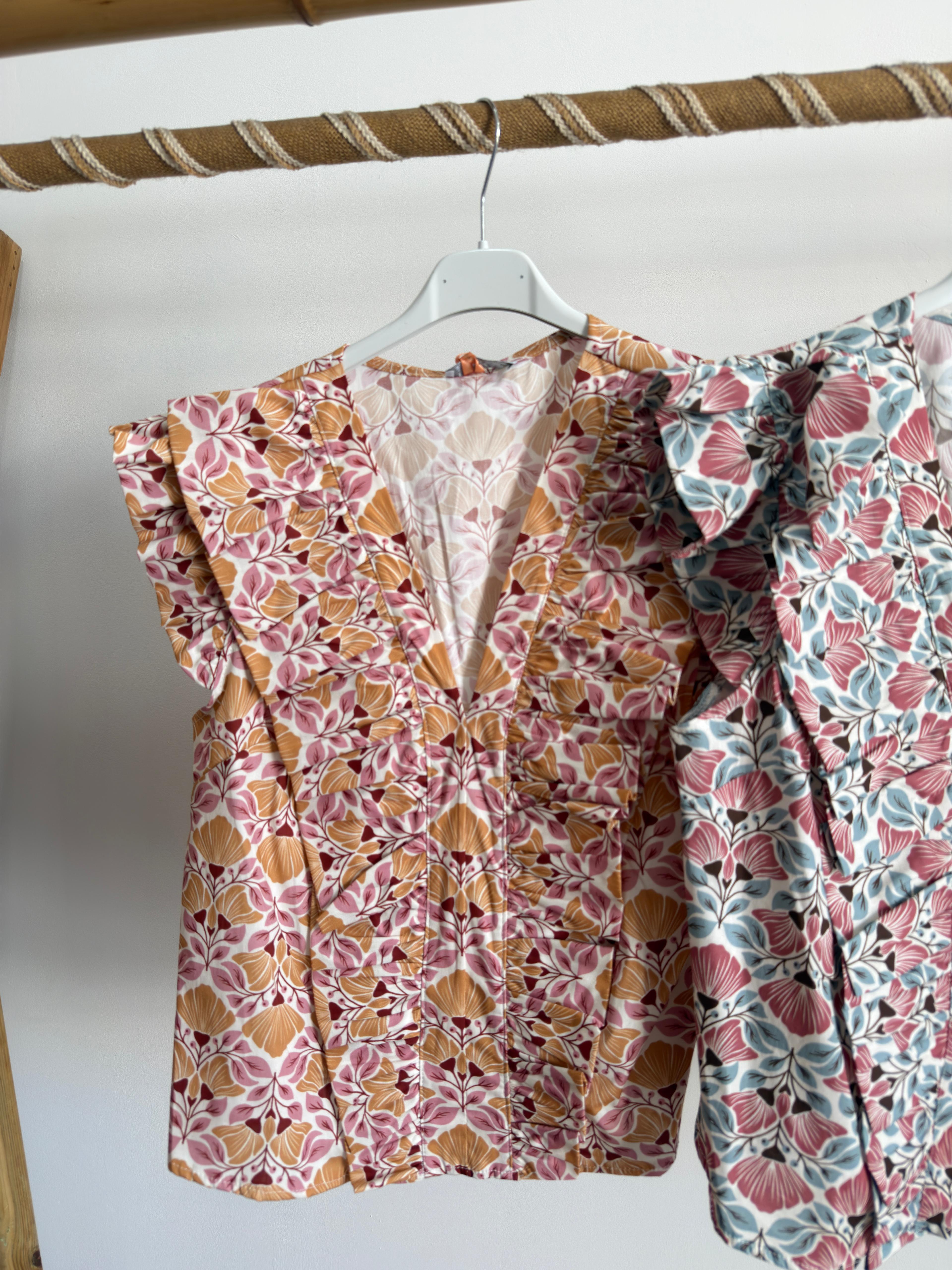 Blusa estampada com folho