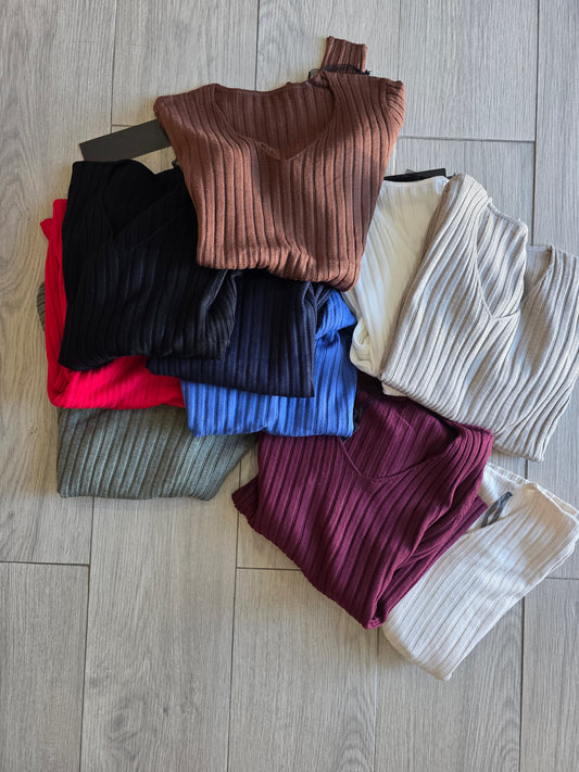 Malhinha canelada decote em V