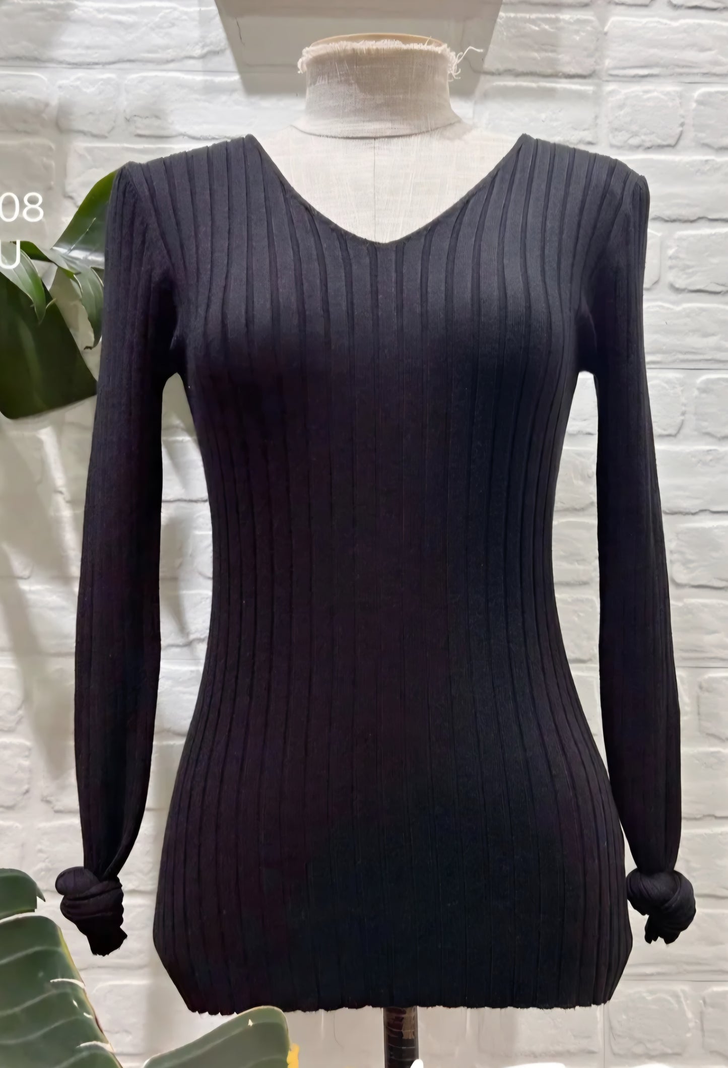 Malhinha canelada decote em V