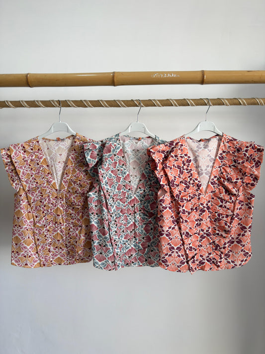 Blusa estampada com folho
