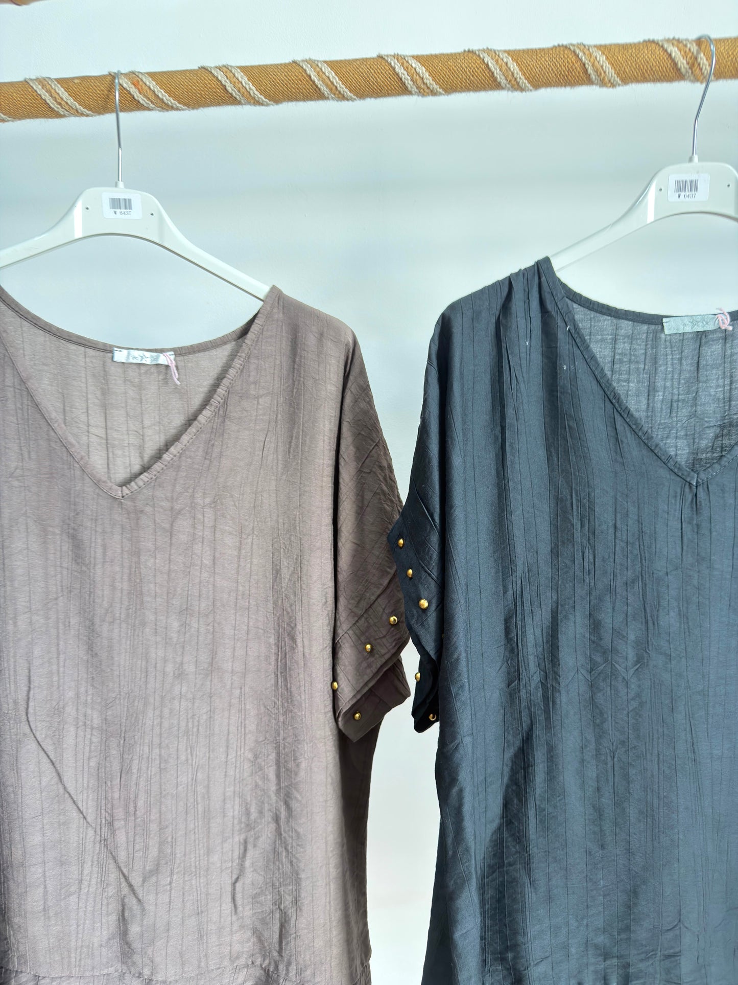 Blusa com tachas na manga